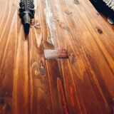Table basse en bois et laiton