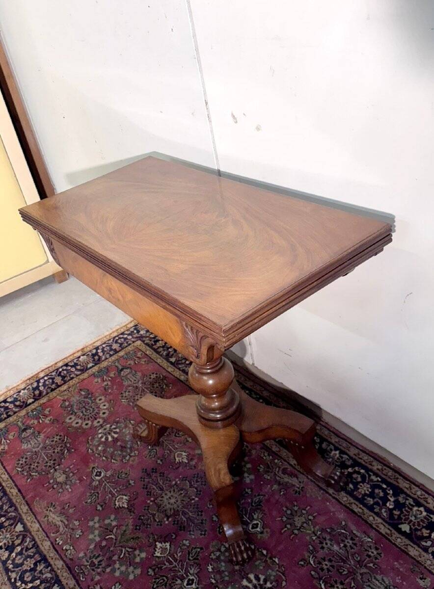 Angleterre XIXeme : table a jeux style Charles X en acajou blond
