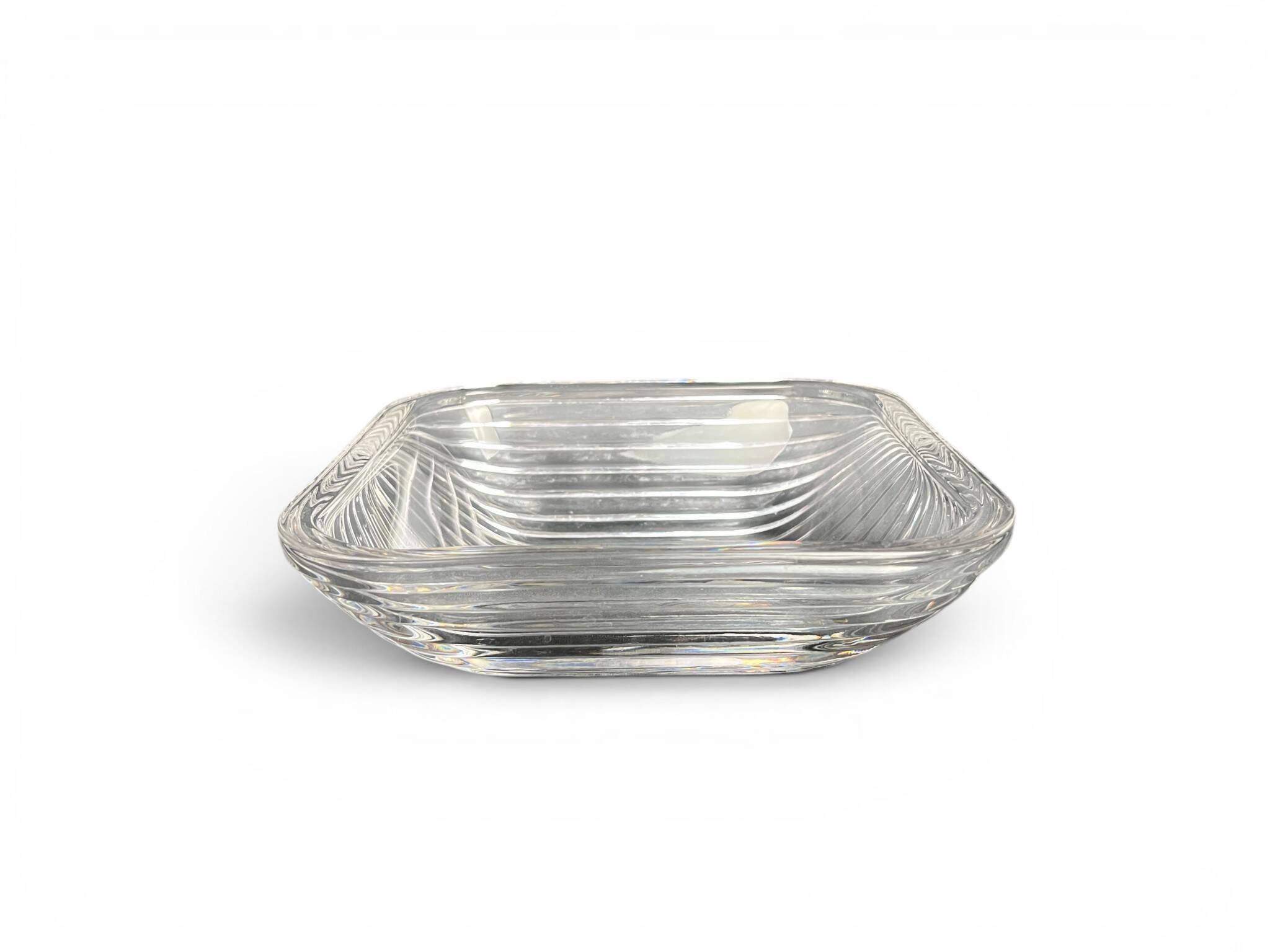 Table art, 20th-century crystal fruit bowl.