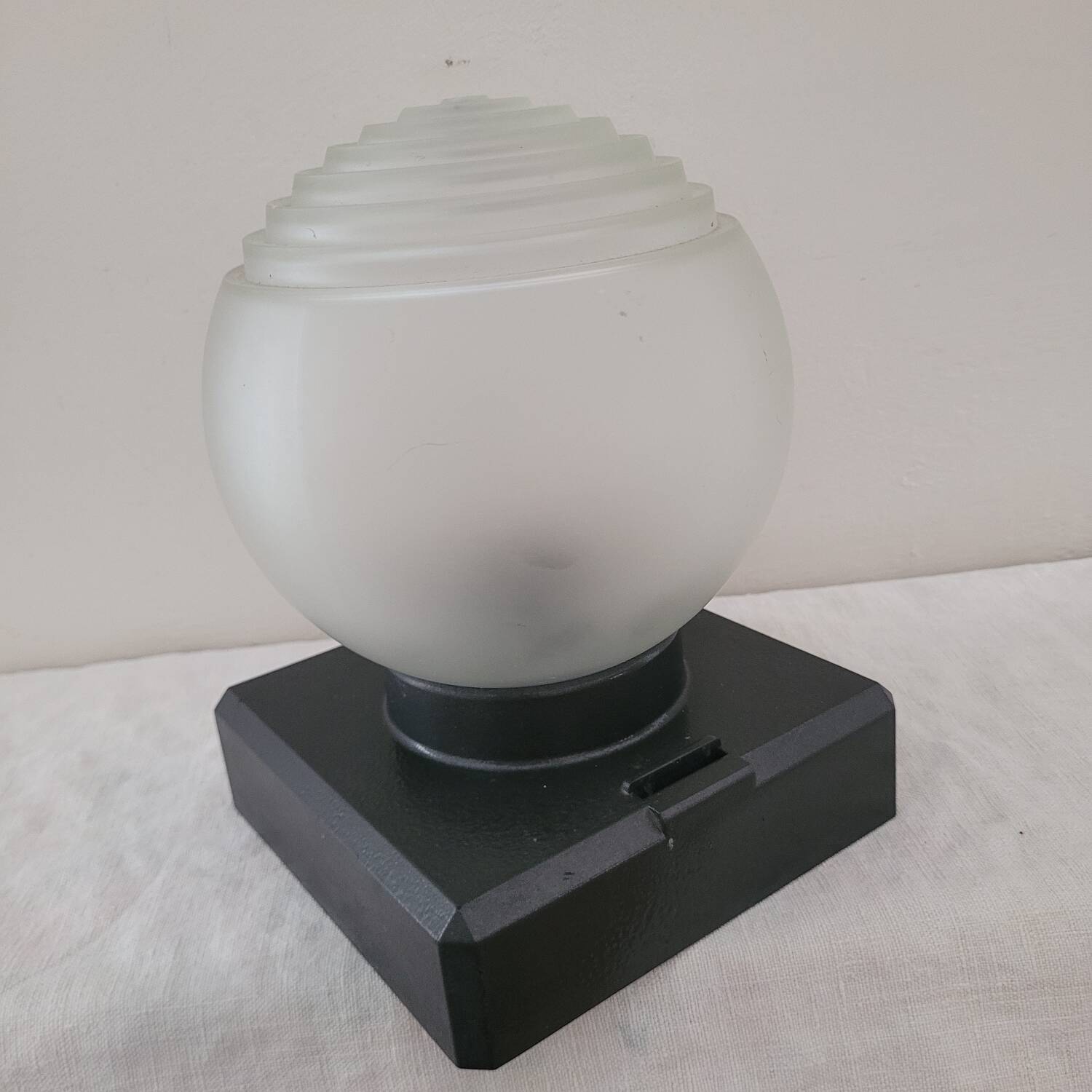 Applique Moderniste Bakélite & Verre – 1935