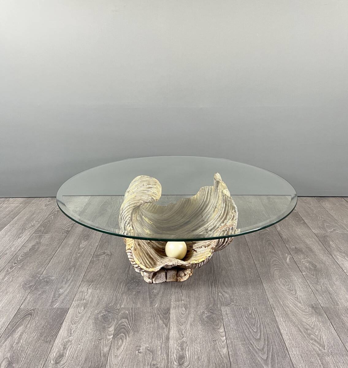 Shell-shaped coffee table in carved wood, 20th century