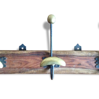 Porte-manteau en bois et laiton