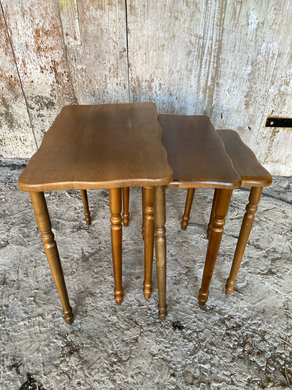 Set of 3 Vintage Nesting Tables with Turned Wooden Legs #D592