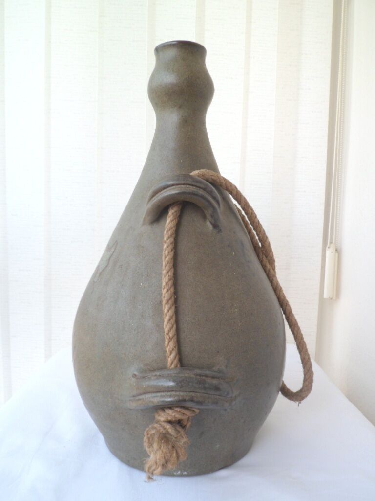 Sandstone jug Pottery of the Grottes Dieulefit