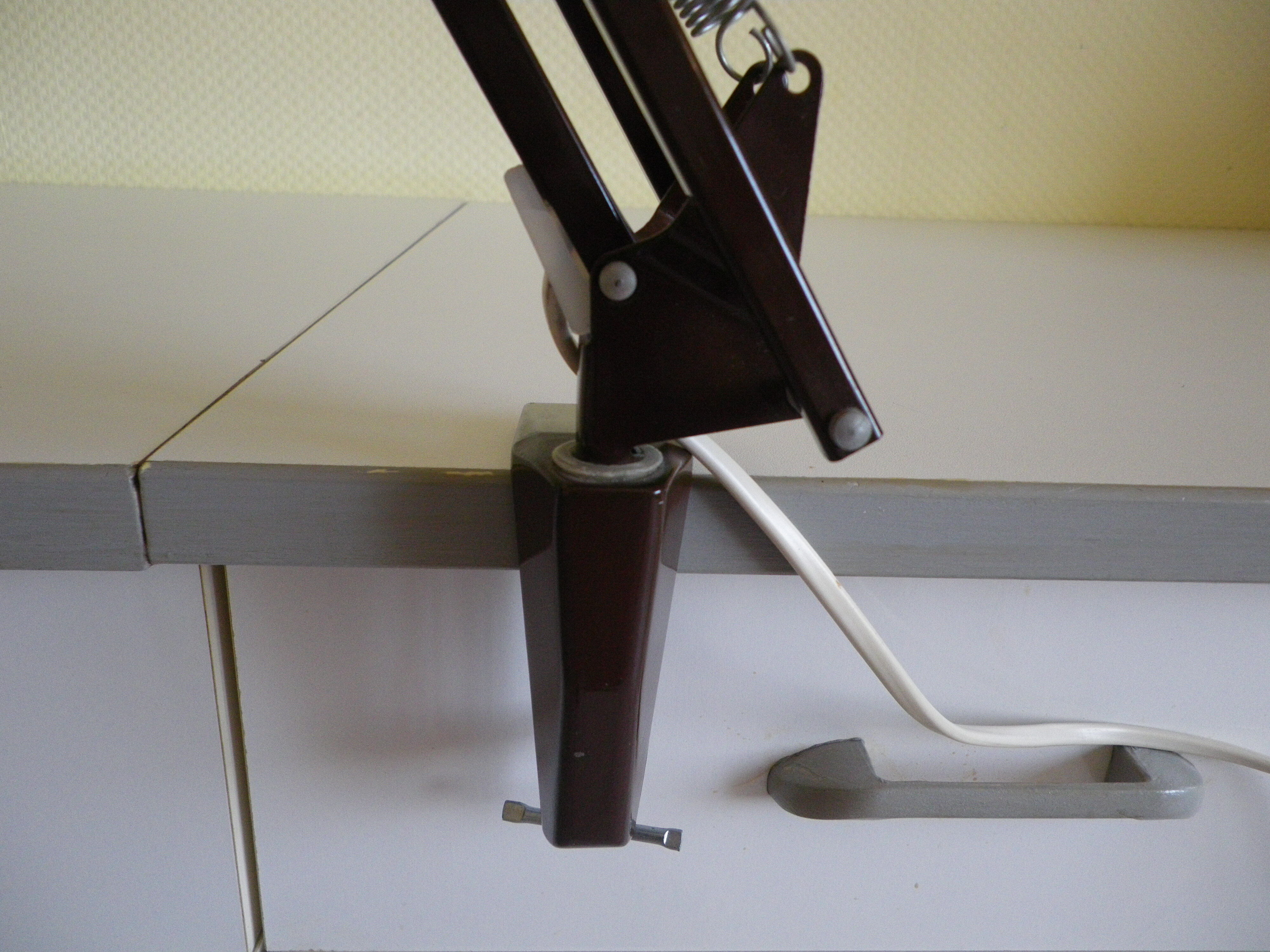 Lamp architect with lampshade in enamelled plate and 2 articulated arms brand ledu