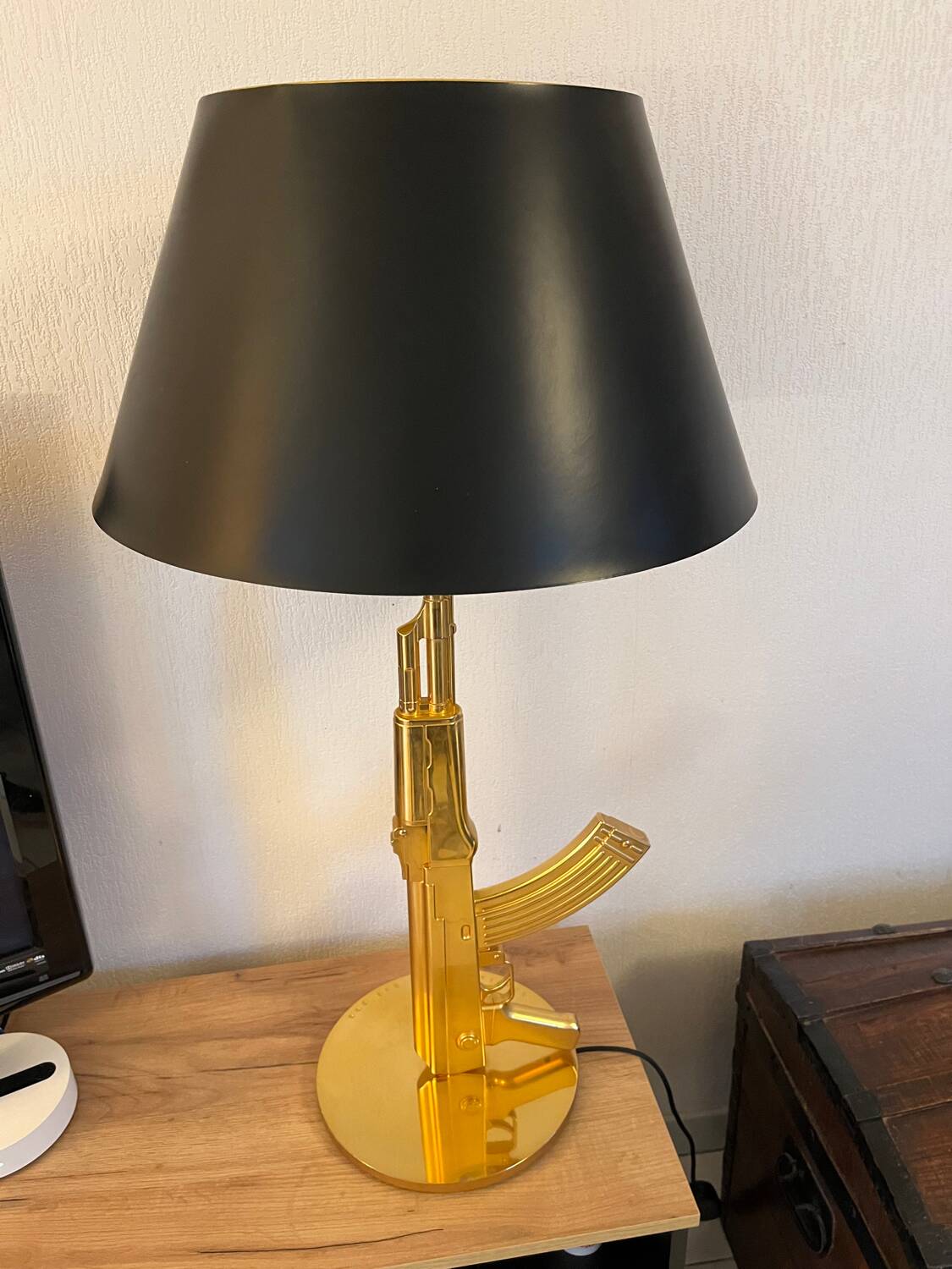 Starck gun lamp for flos