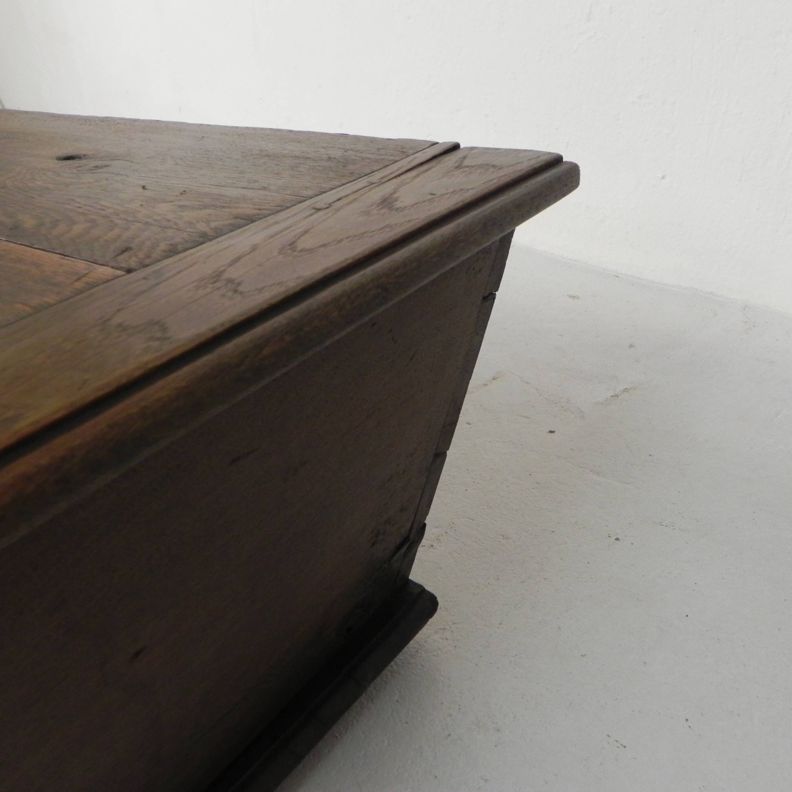 Ancien coffre en chêne, auge, coffre à couvertures XIXe siècle