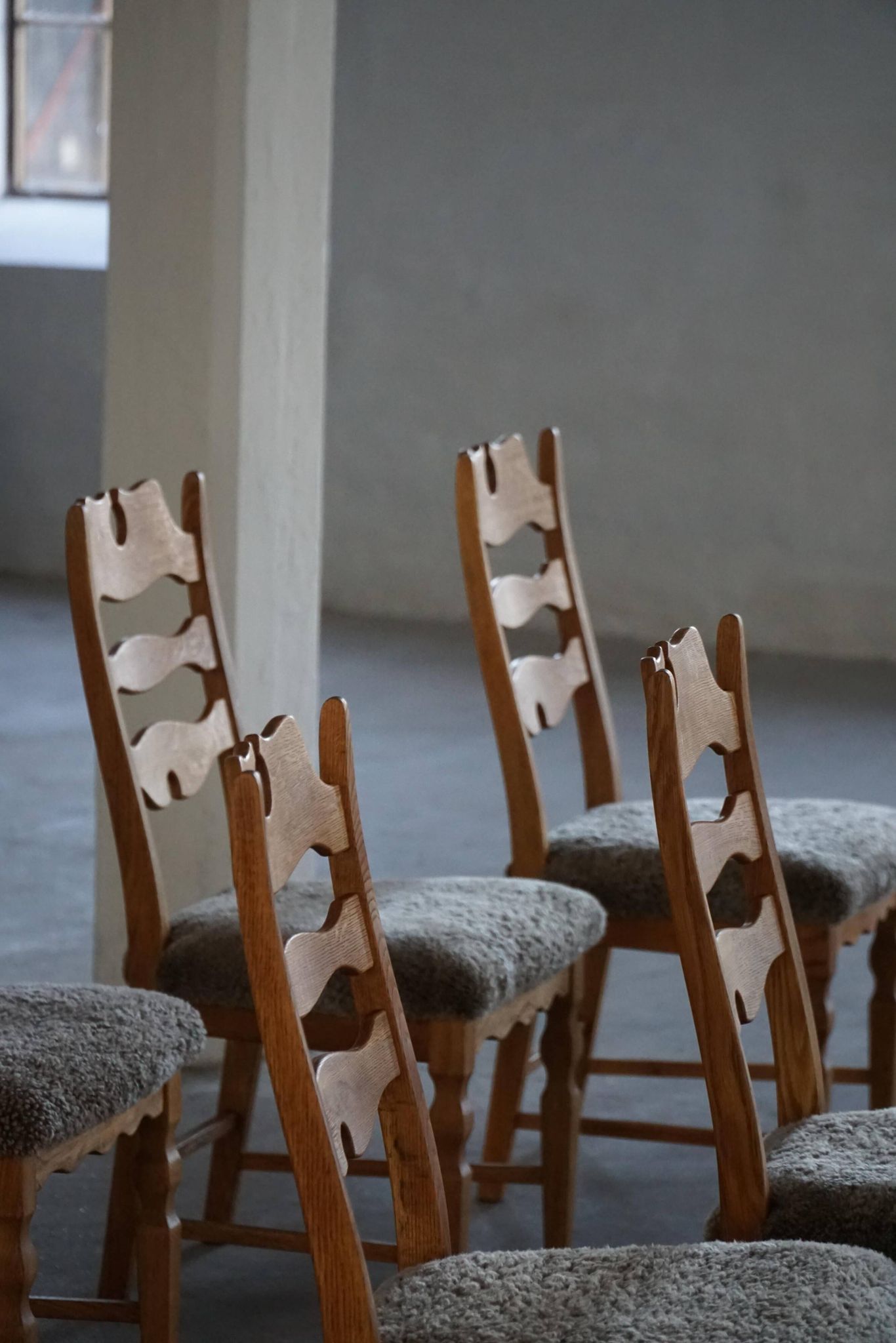 Denmark mid-century, set of 8 oak and lambswool chairs, Henning Kjærnulf, 1960s