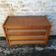 Commode vintage en rotin et chêne