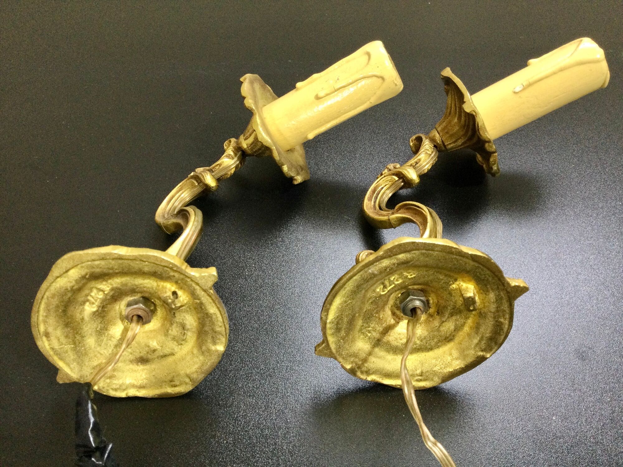 Paire d'appliques 1 lumière en bronze style Louis XV