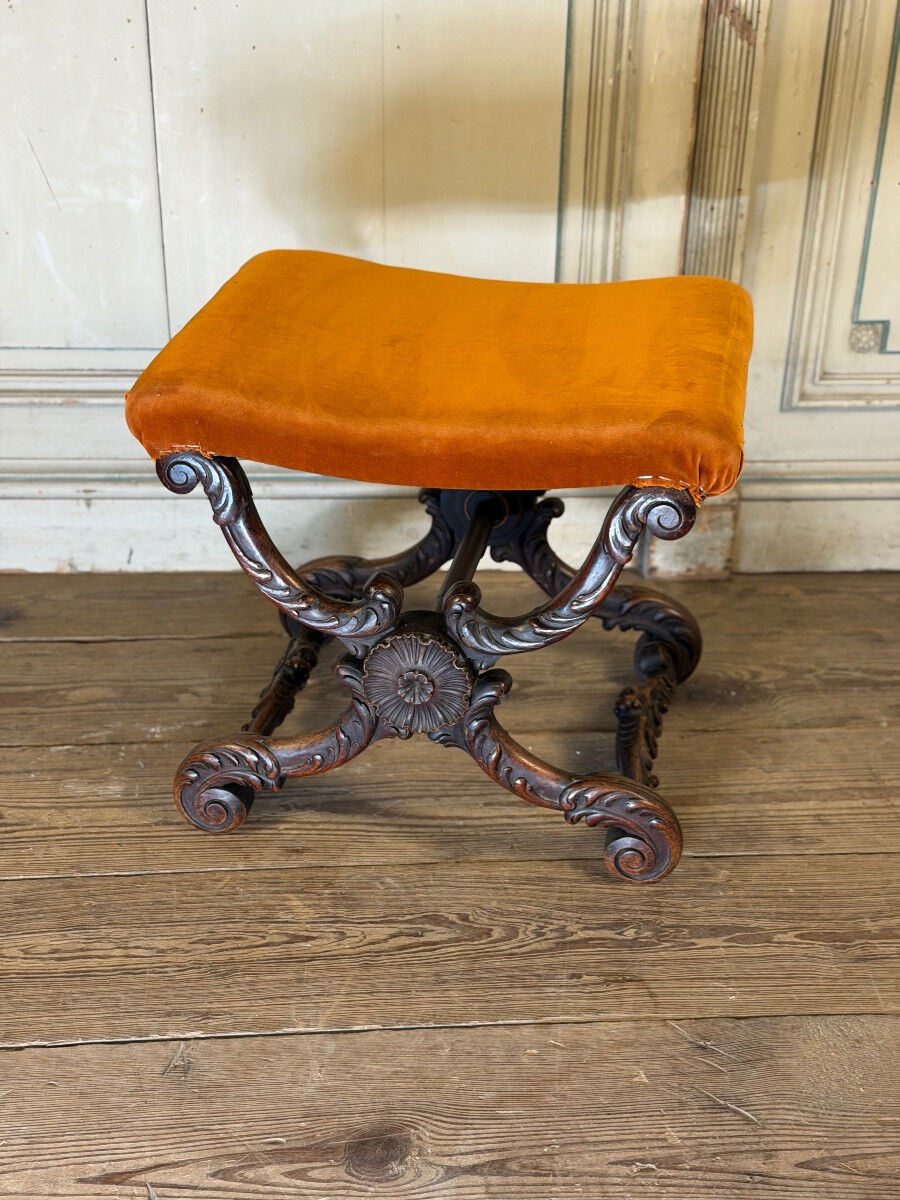 Tabouret en X, bois sculpté, XIXème siècle