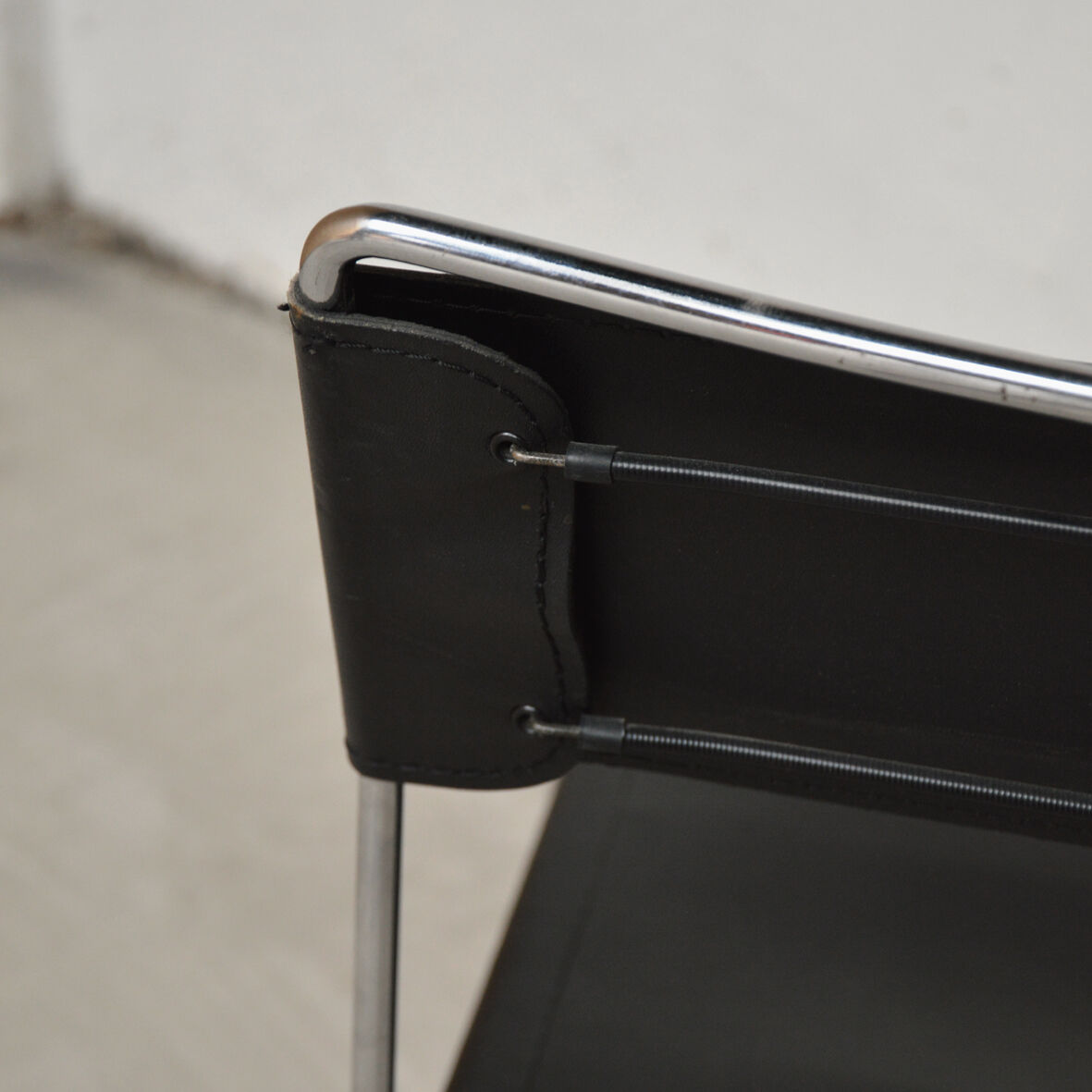 Set of 8 Italian Chairs in leather and steel, 1970