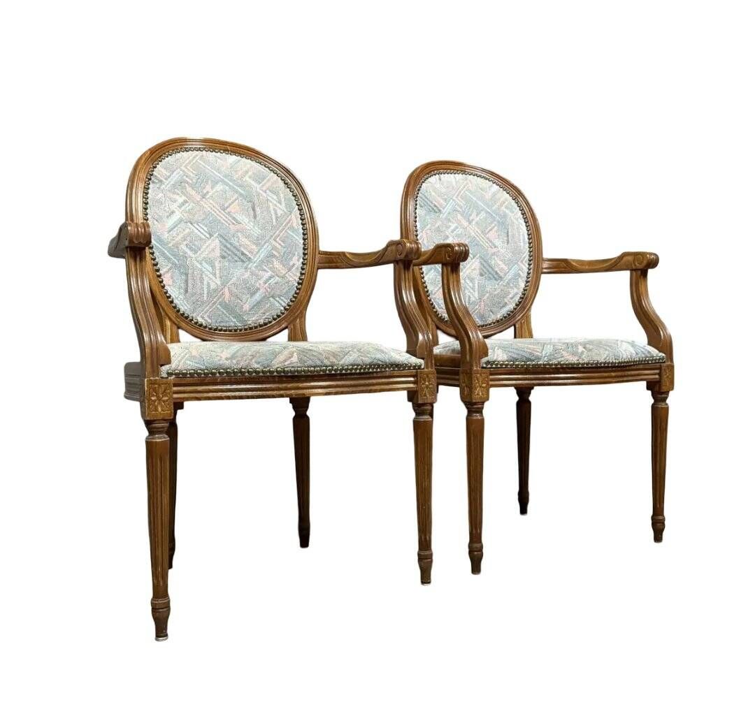 Paire de fauteuils louis XVI a dossiers médaillons