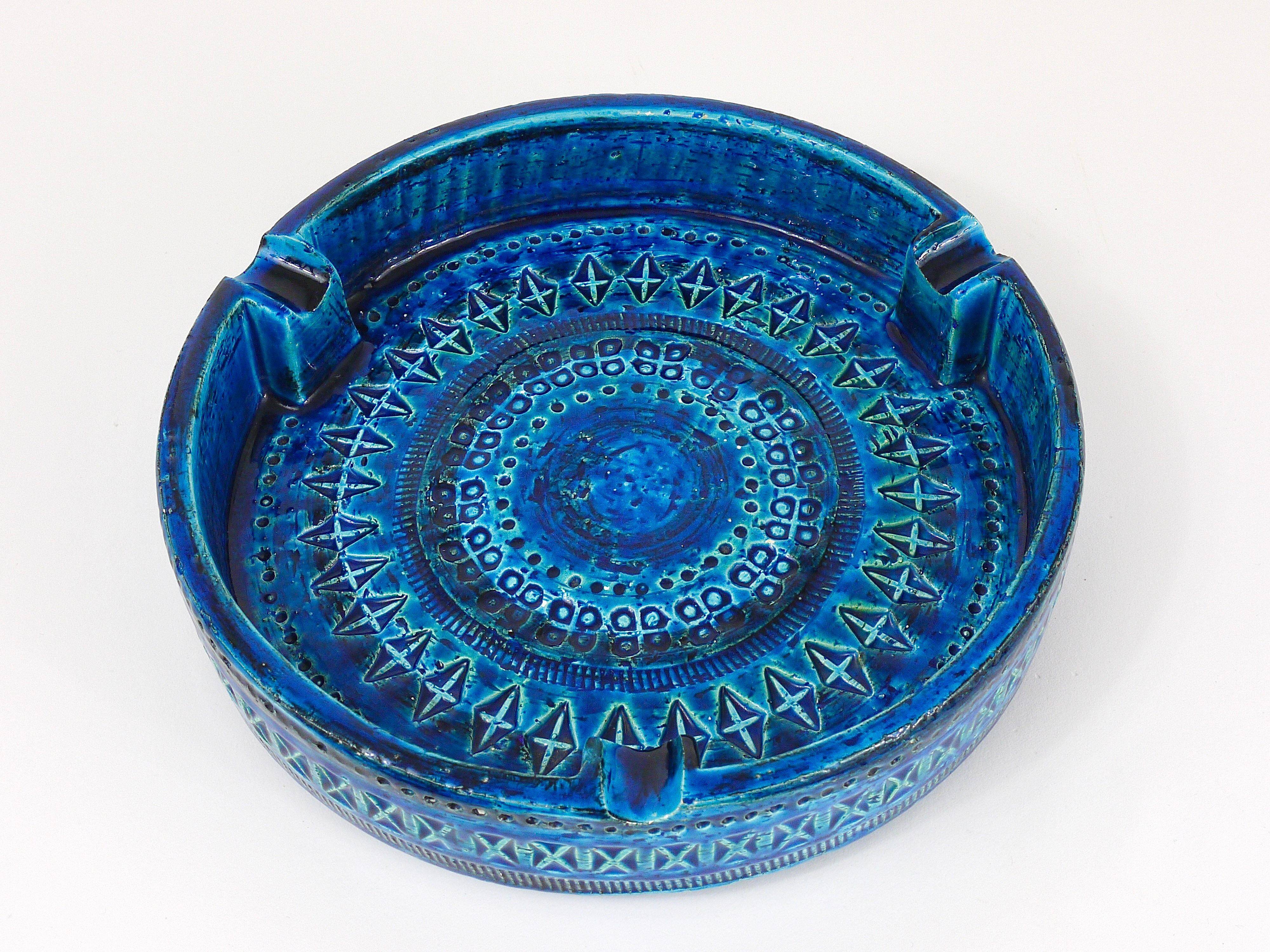 Aldo Londi Bitossi very large round ashtray Rimini blue enamel mid-century, 1950s
