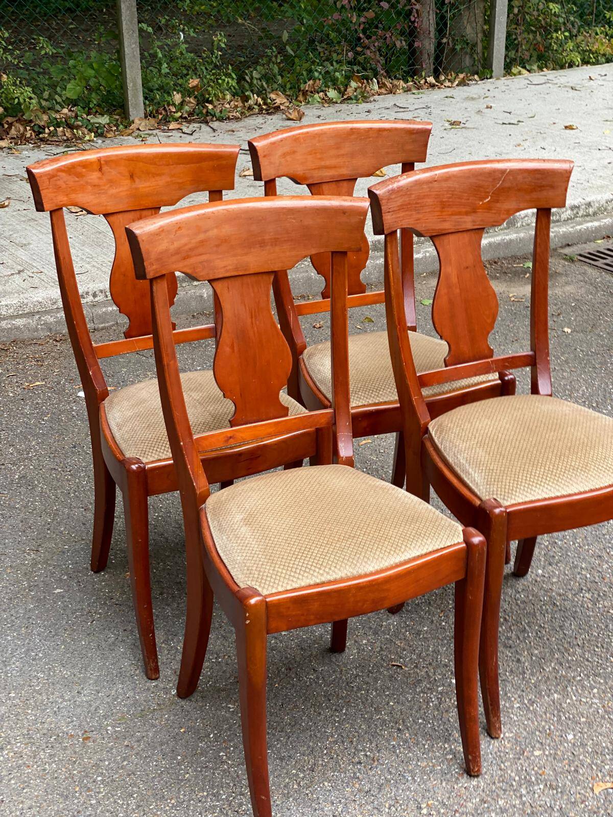4 Landes chairs with solid wood crossbars and beige velvet fabric