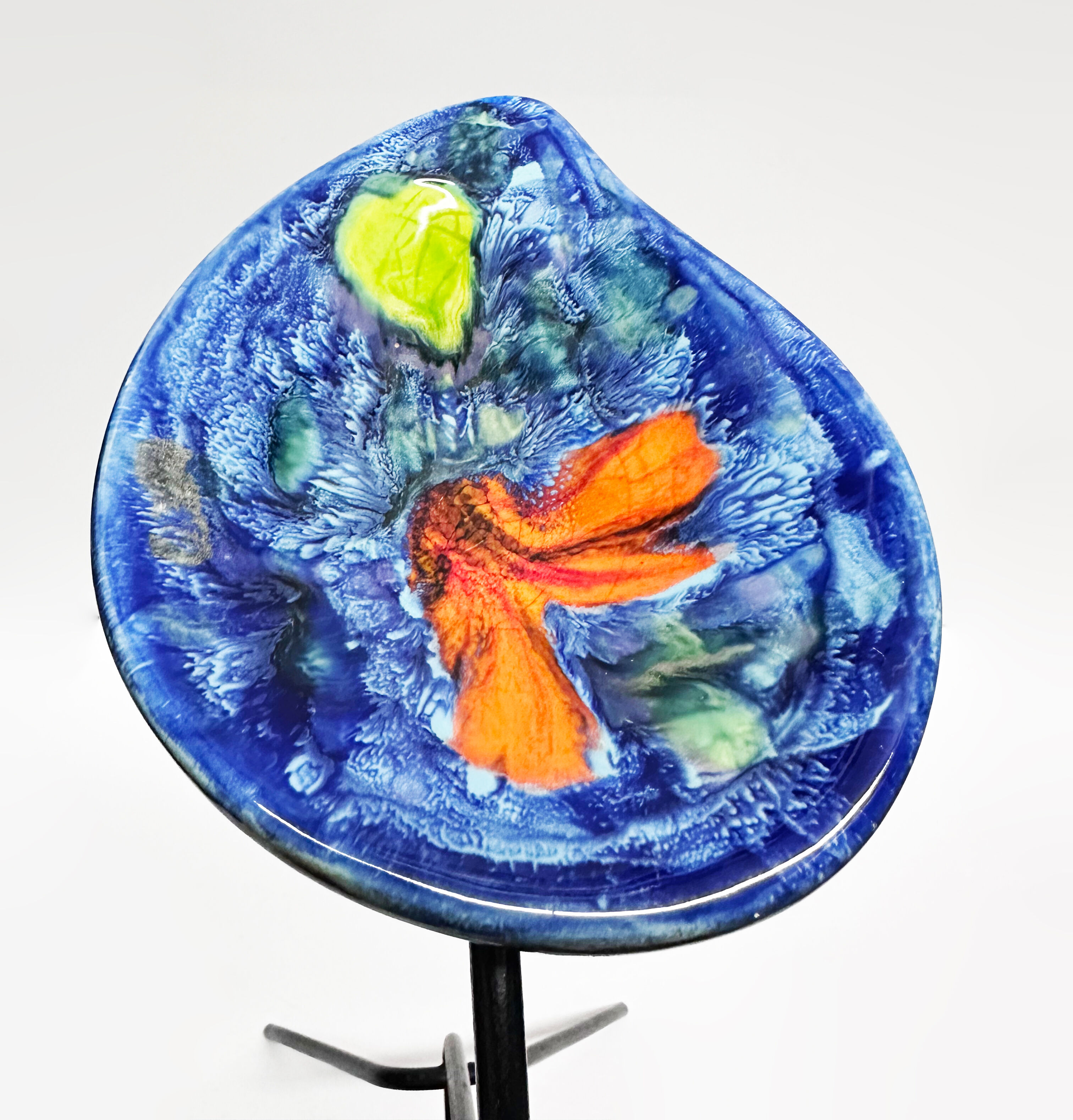 Animal-shaped pocket table in wrought iron and ceramic. France, 1960s.