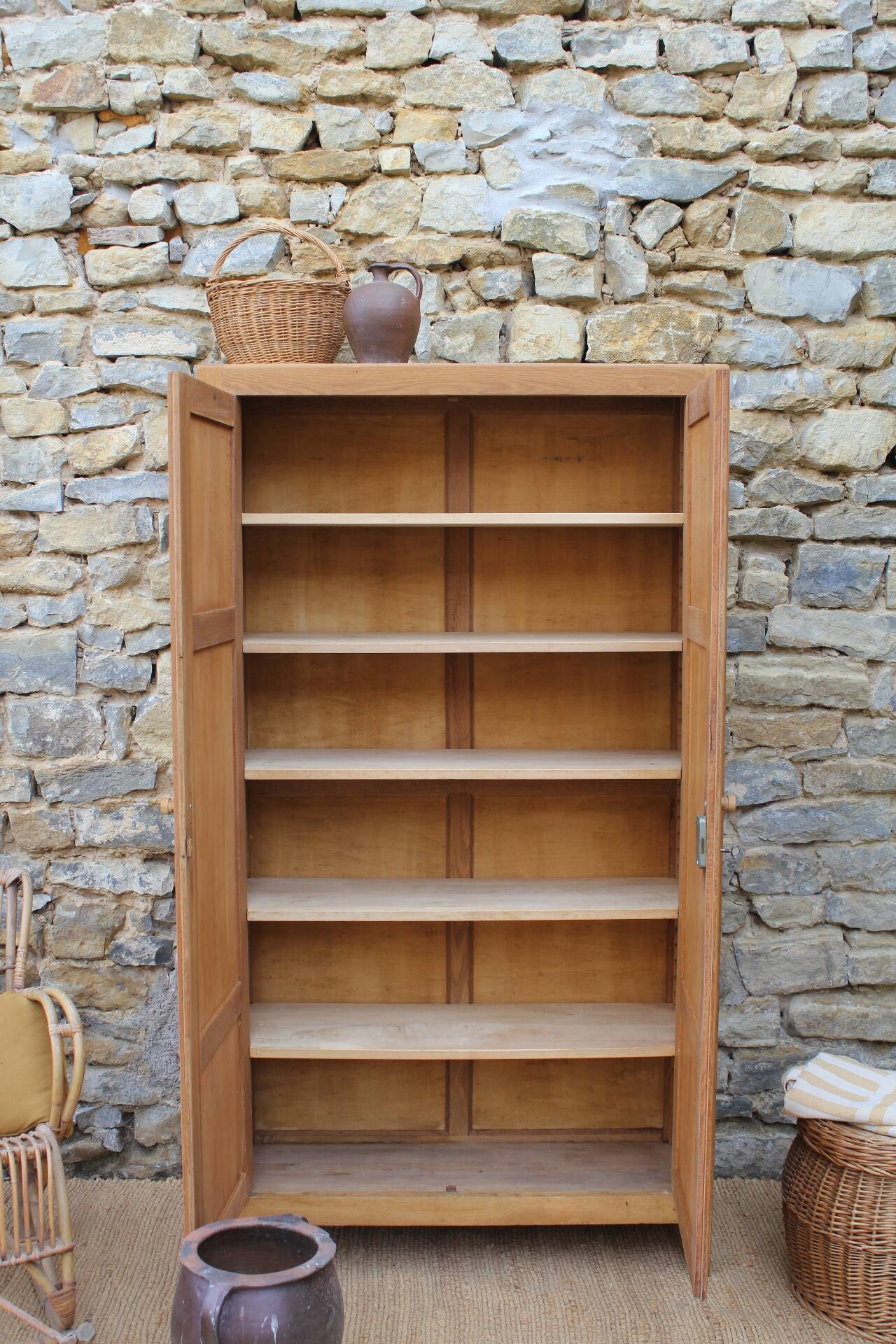 Armoire parisienne 