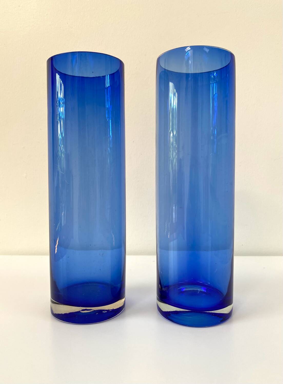 Lot de 2 vases vintage en verre bleu cobalt