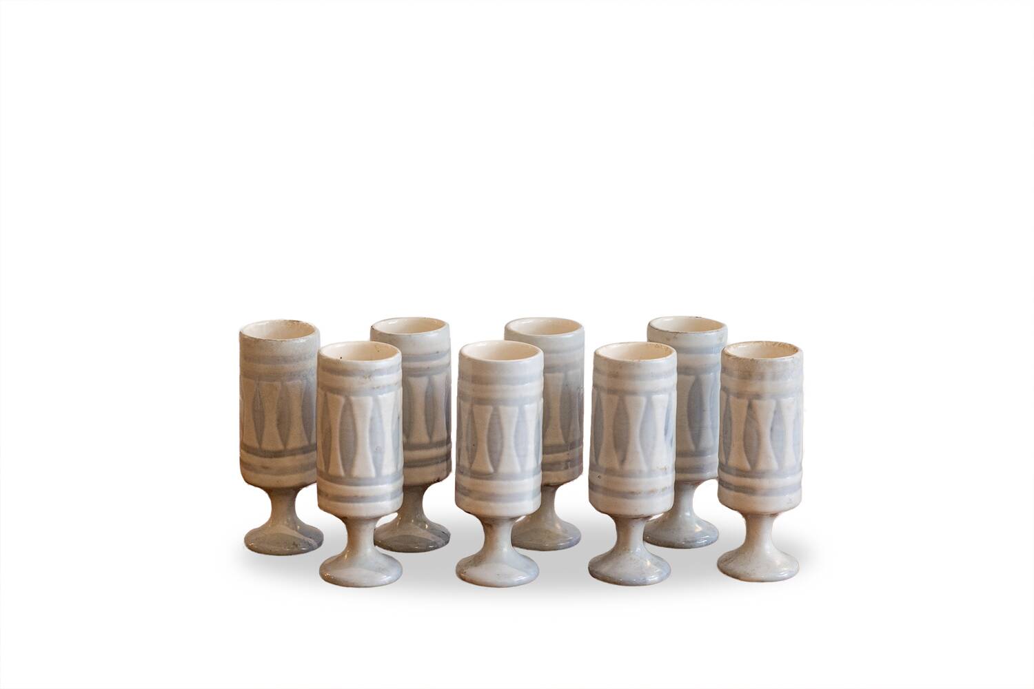 Roger Capron.  Série de 8 verres en céramique signés et datés 1976