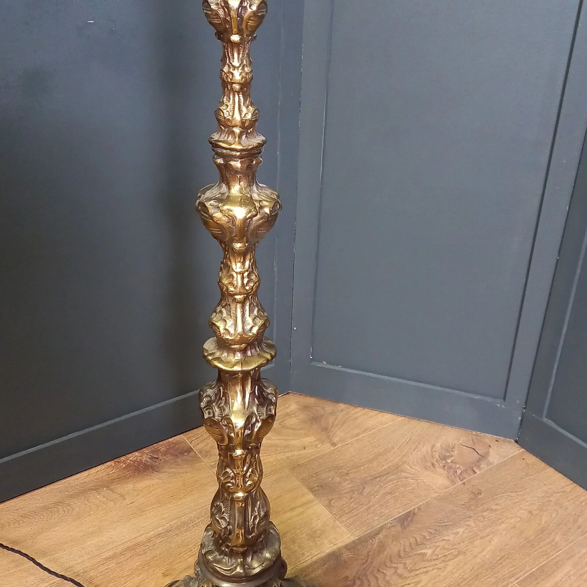 French Baroque standing bronze floor lamp
