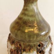 Lampe de table danoise en céramique, avec base perforée et belle glaçure.
