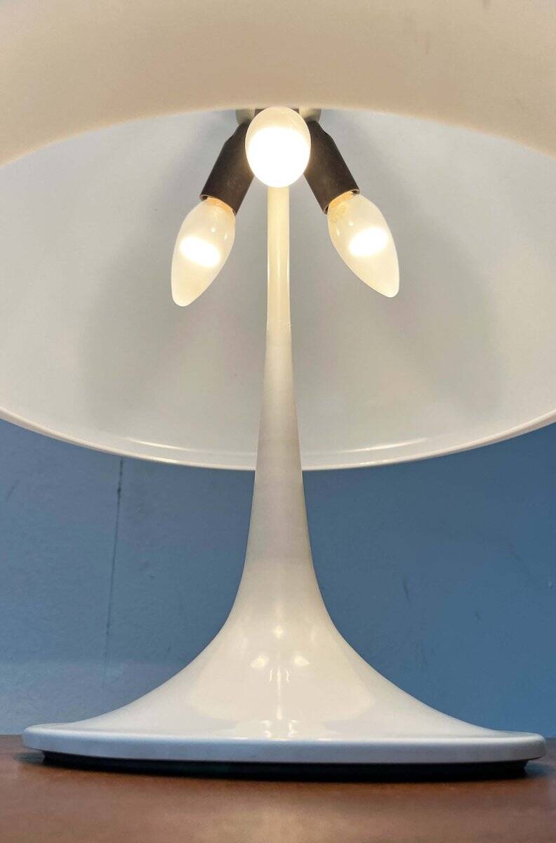 Lampe de table italienne de style mid-century moderne de l'ère spatiale par Luigi Massoni pour Guzzini, années 1960.