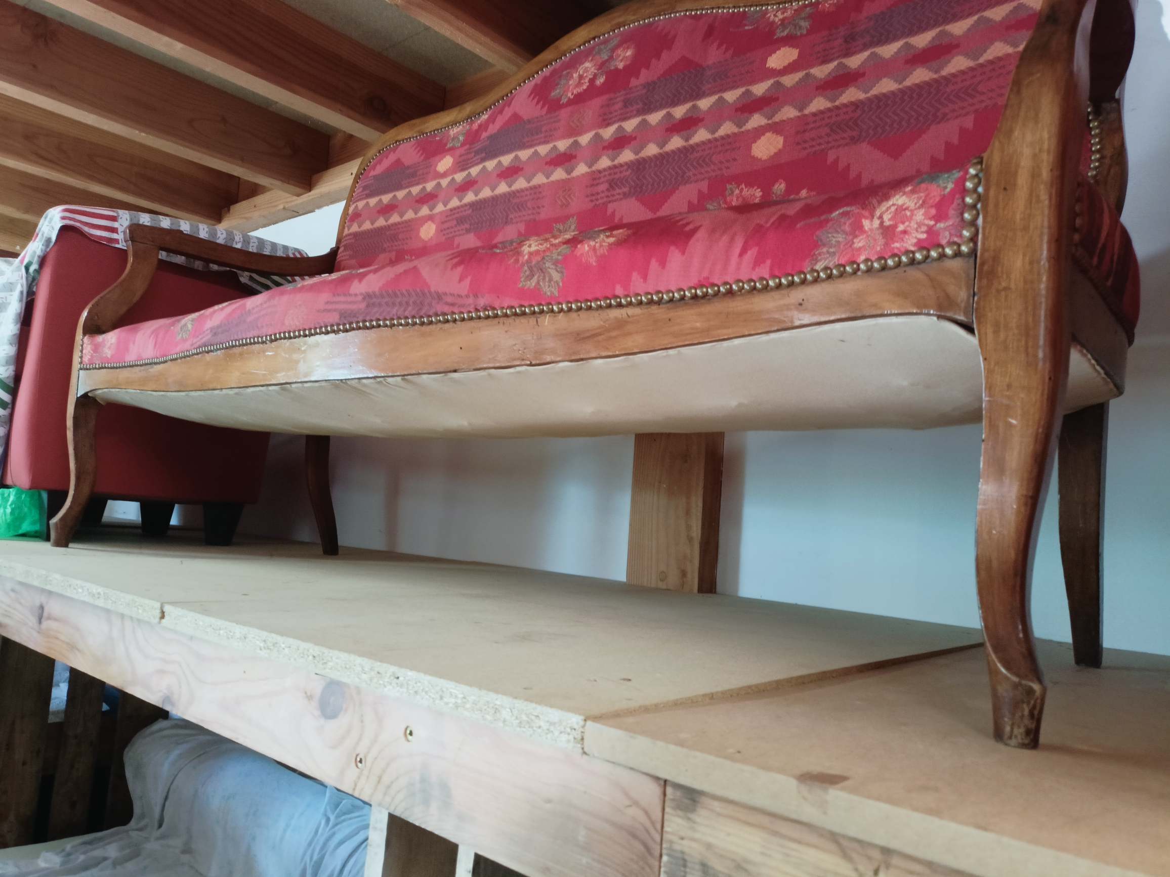Provencal sofa in wood and fabric