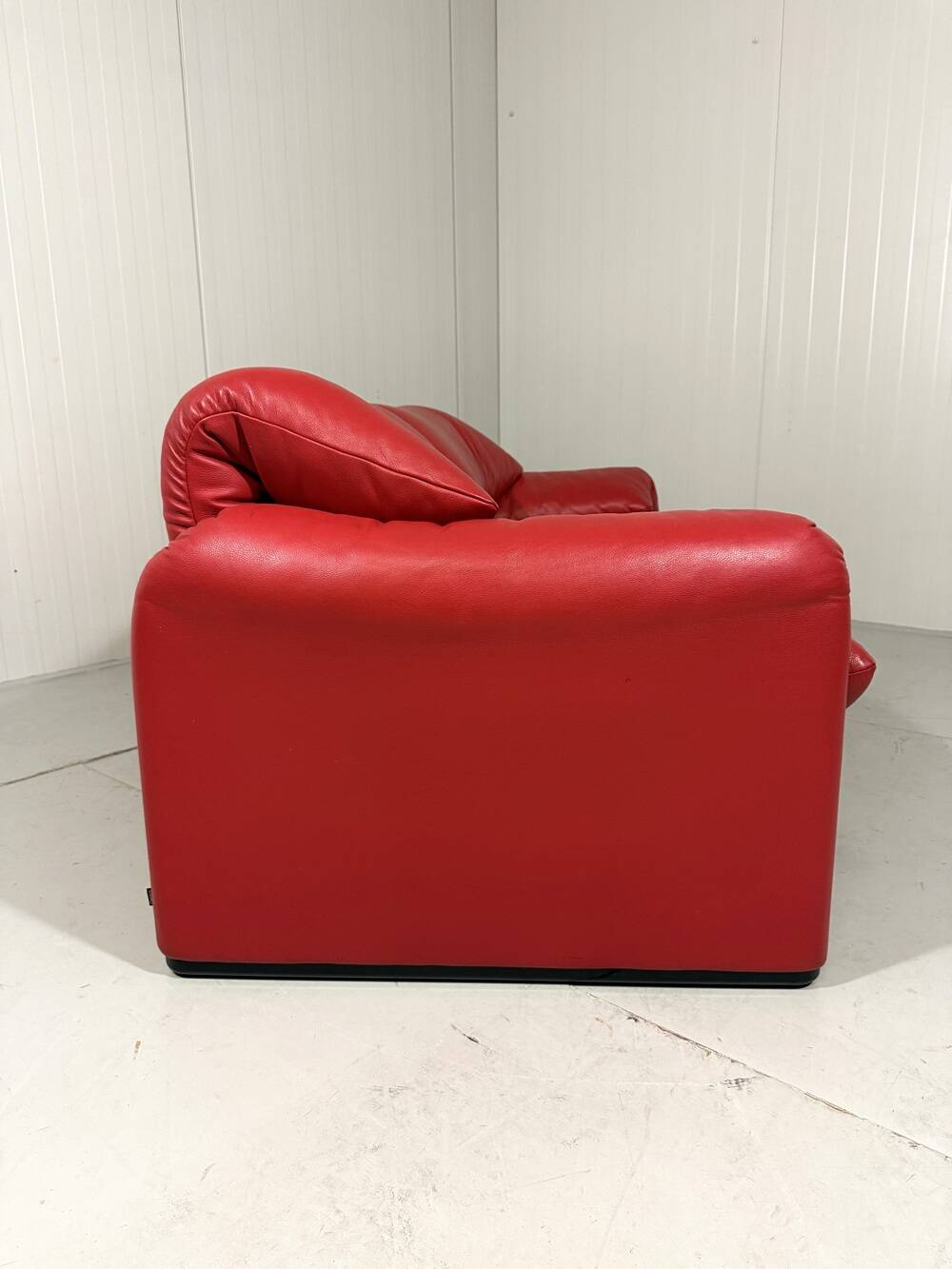 Vico Magistretti red leather Maralunga sofa Cassina