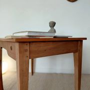 Bureau ancien à double tiroir, pieds gainés, XIXème
