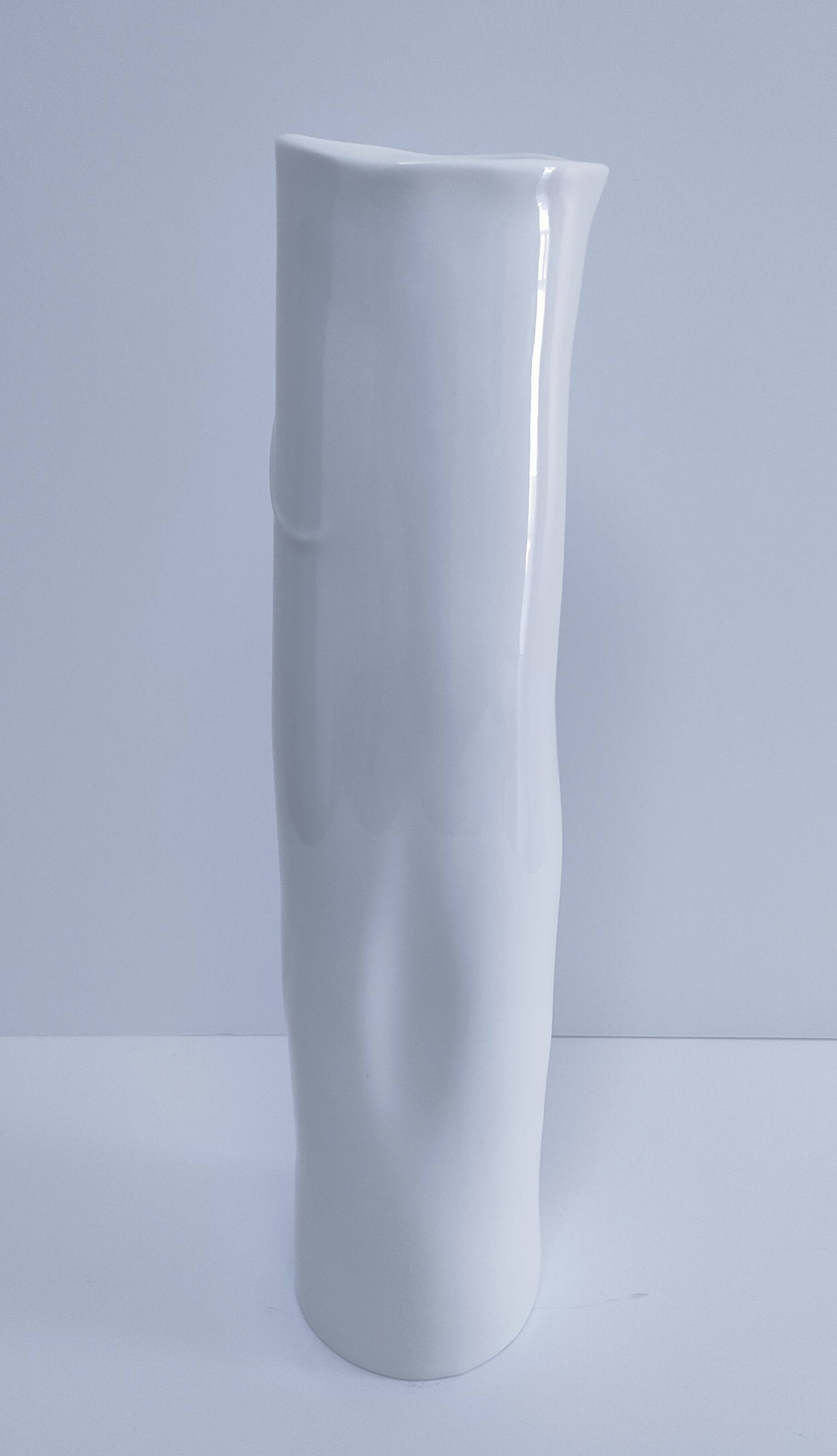 Designer porcelain lizard roll vase
