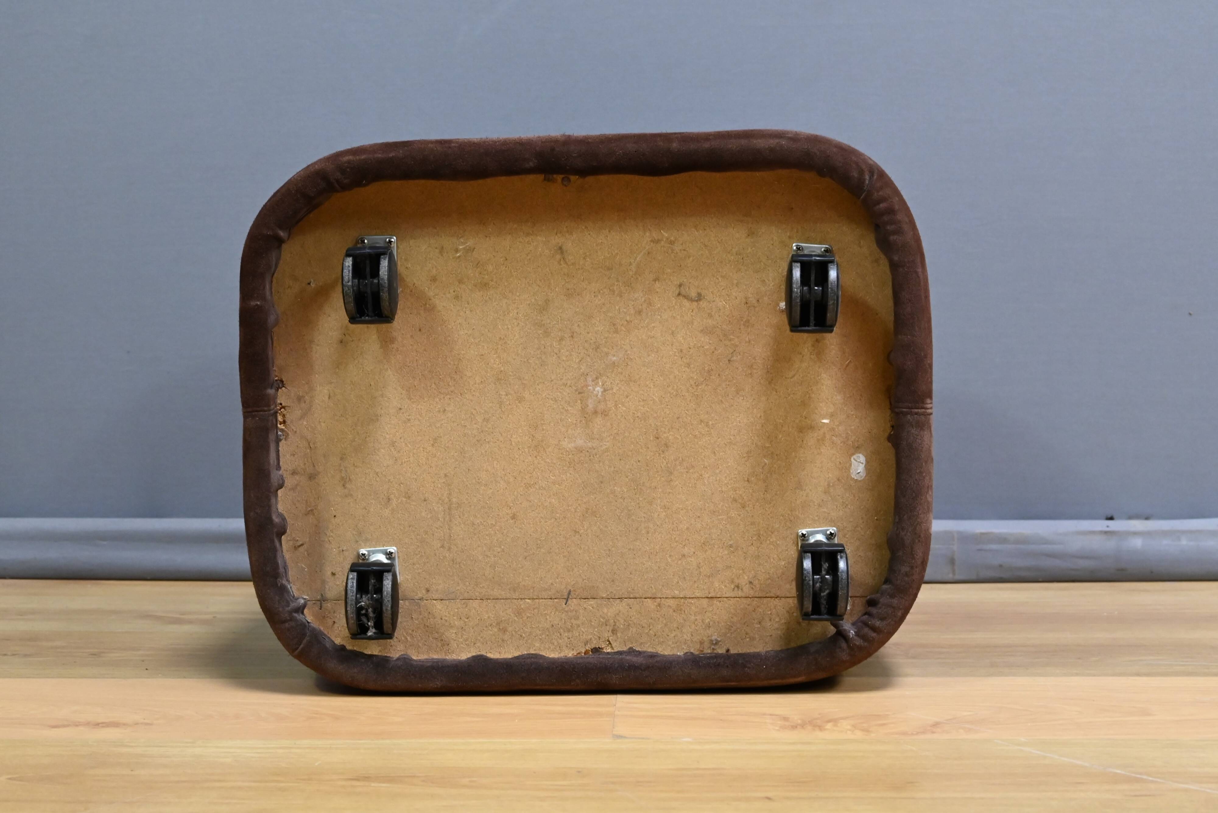 Dressing table and its pouf, Italian design – 1970