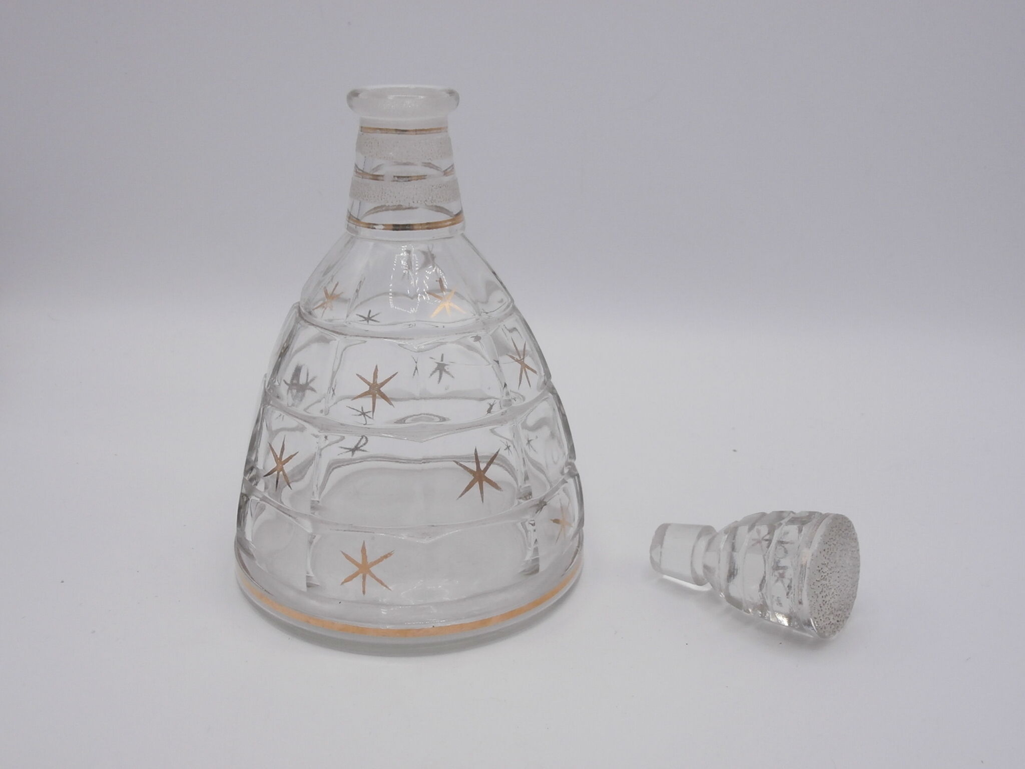 Carafe in glass faceted with Cap