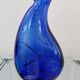 Carafe en verre bleu vintage