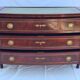 Commode style Louis XVI placage en acajou