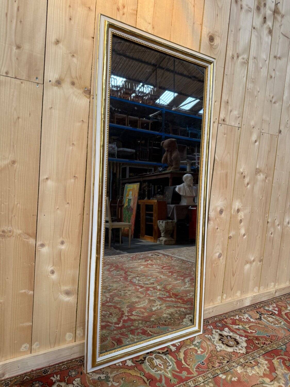 Mirror of the in-between – Louis XVI style – White lacquered and gilded with gold leaf