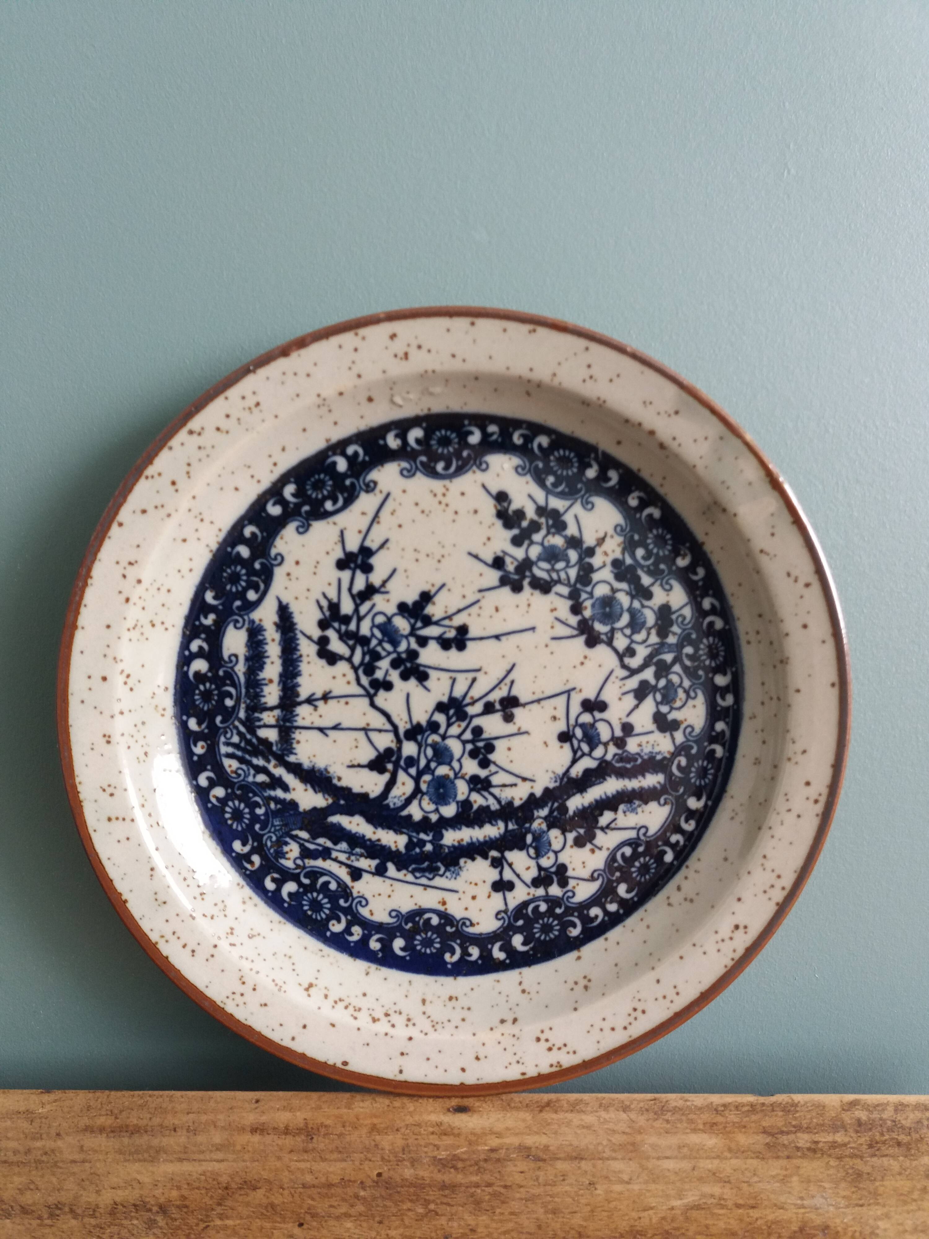 Plate with Japanese decor