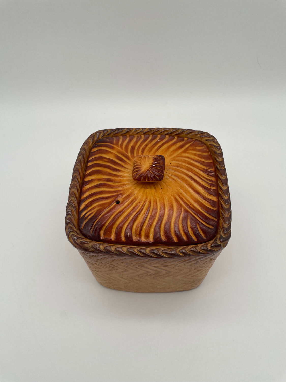 Terrine en trompe-l'œil pâté en croûte signée Mehun, vers 1900
