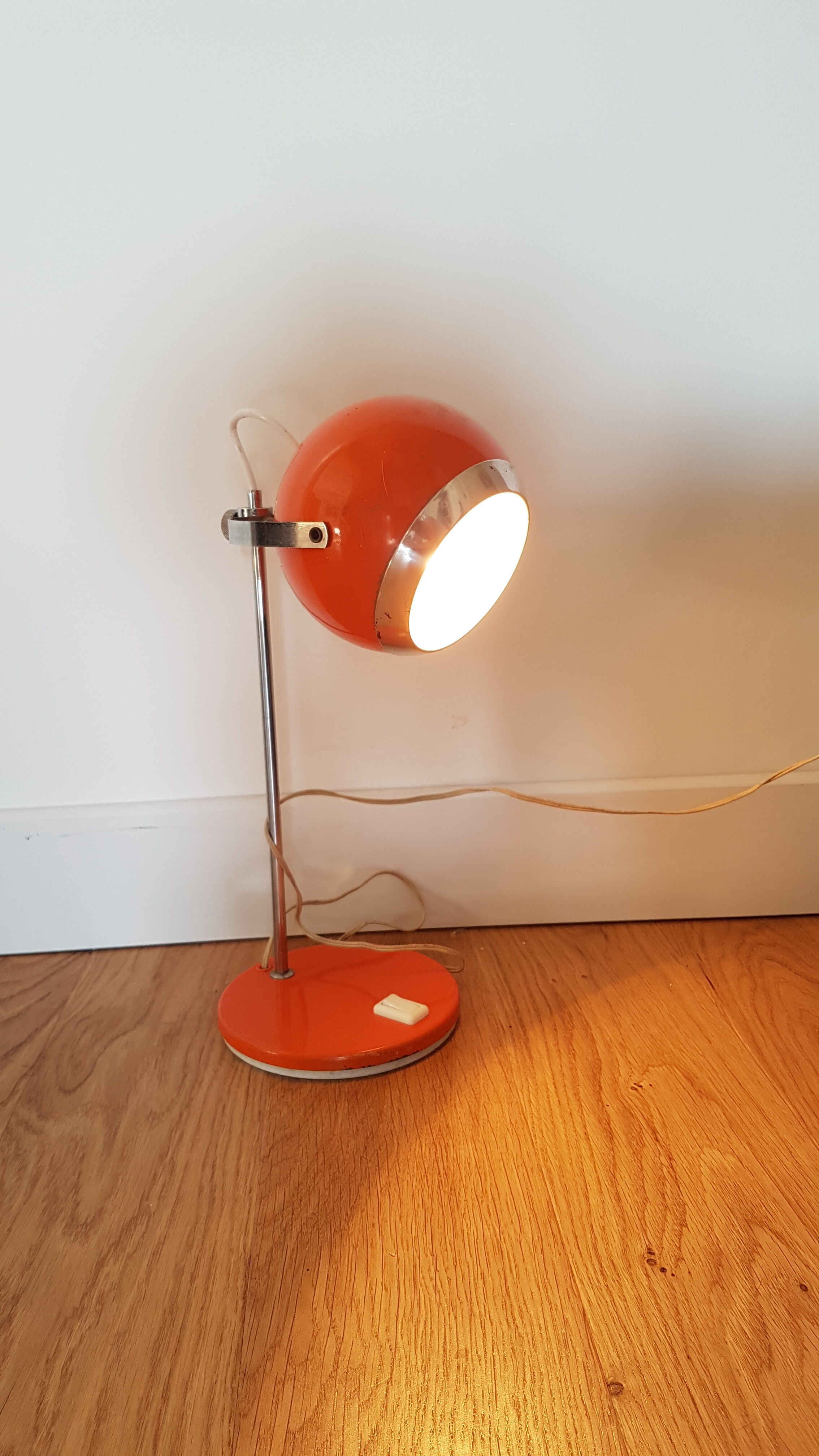 Orange eyeball lamp