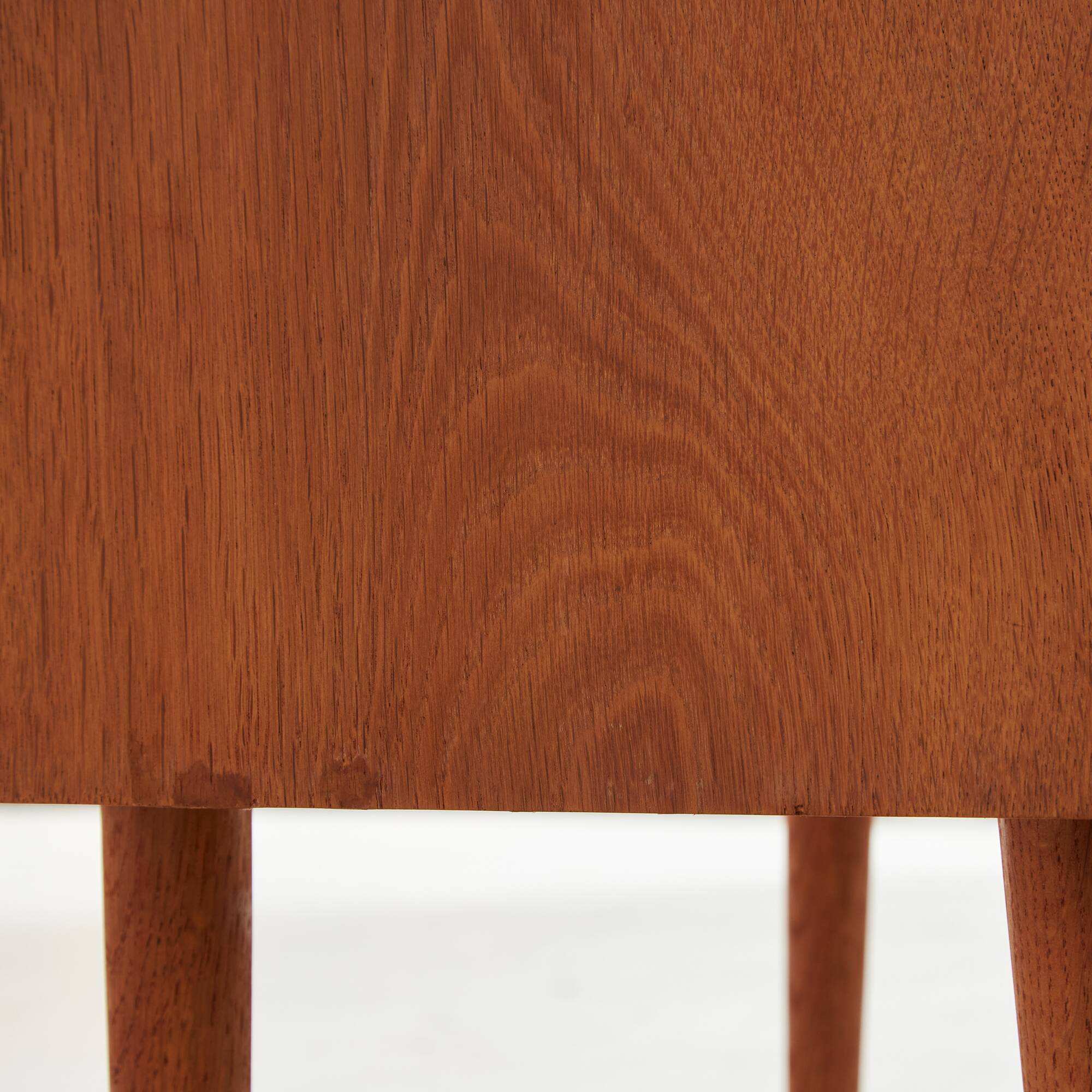 Table de chevet en chêne restaurée