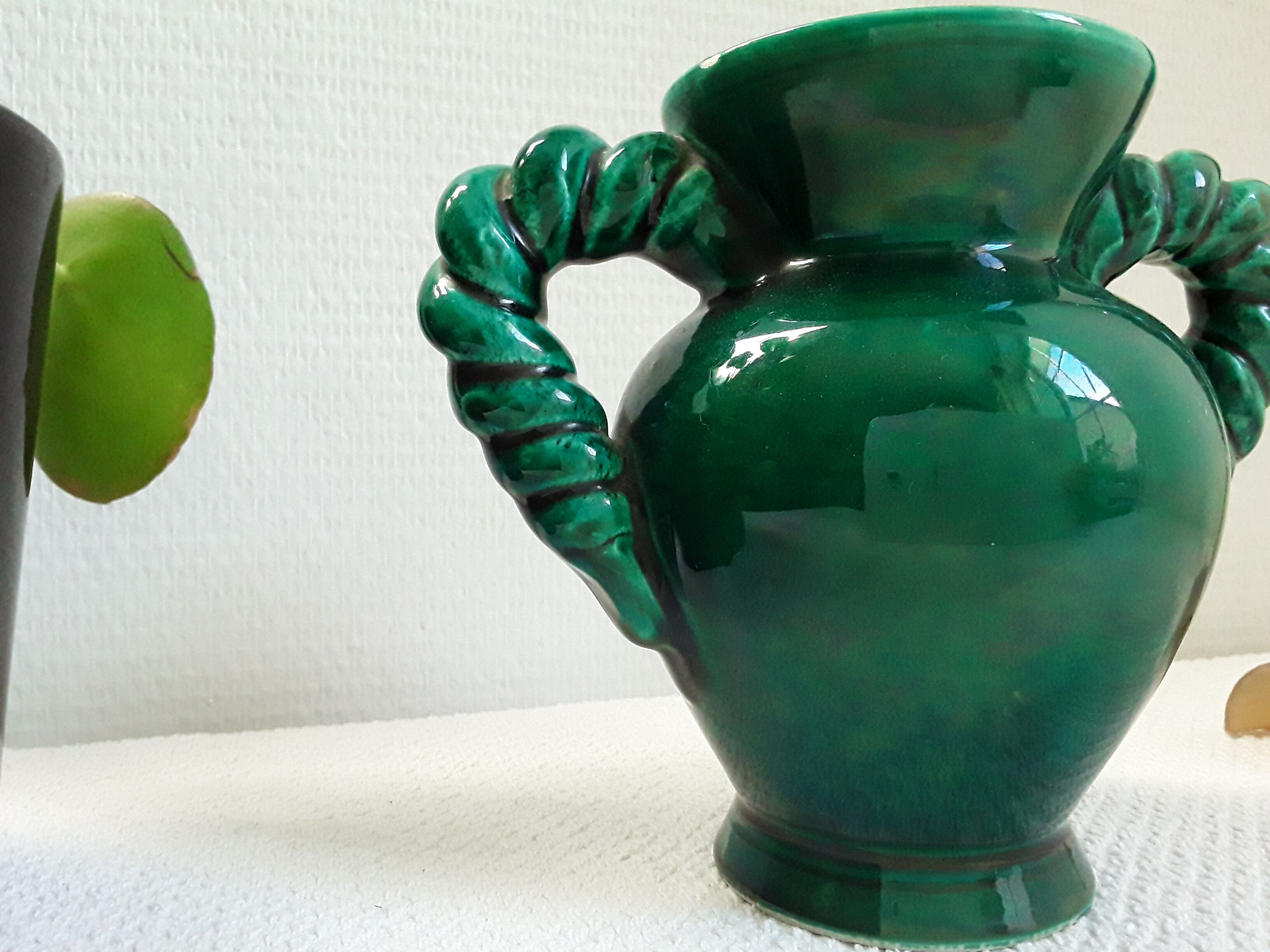 Vase vert Vallauris vintage anses torsadées