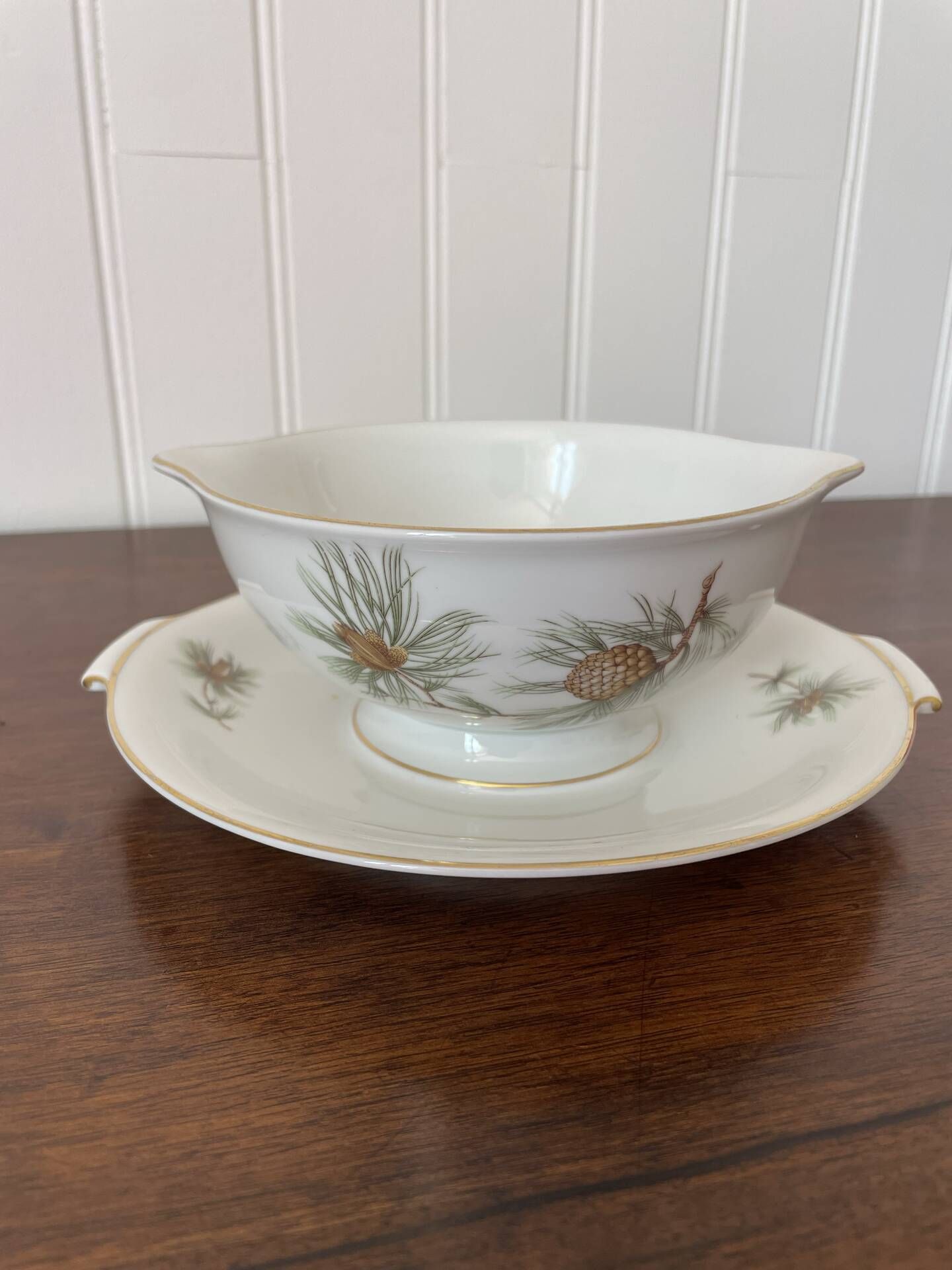 Lot of 3 plates and a sauce boat in Rosenthal porcelain.