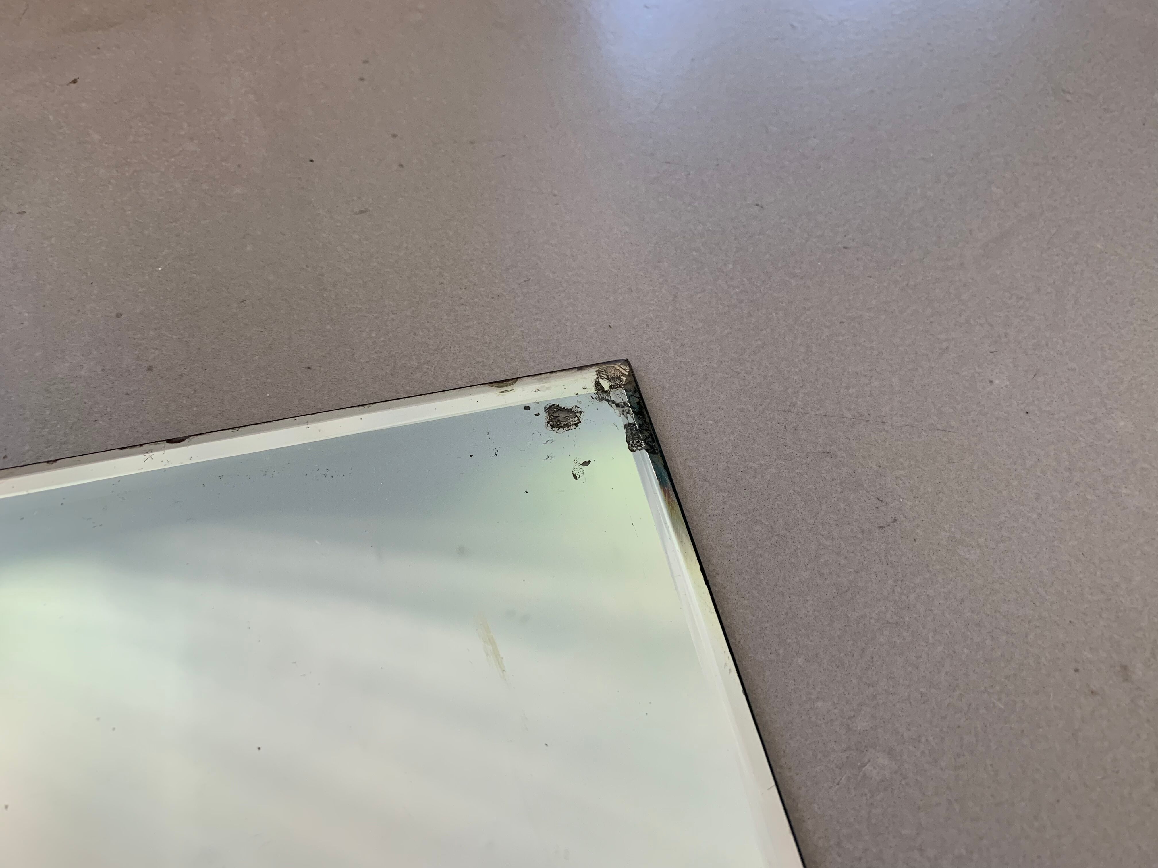 Bevelled mirror 60x42cm