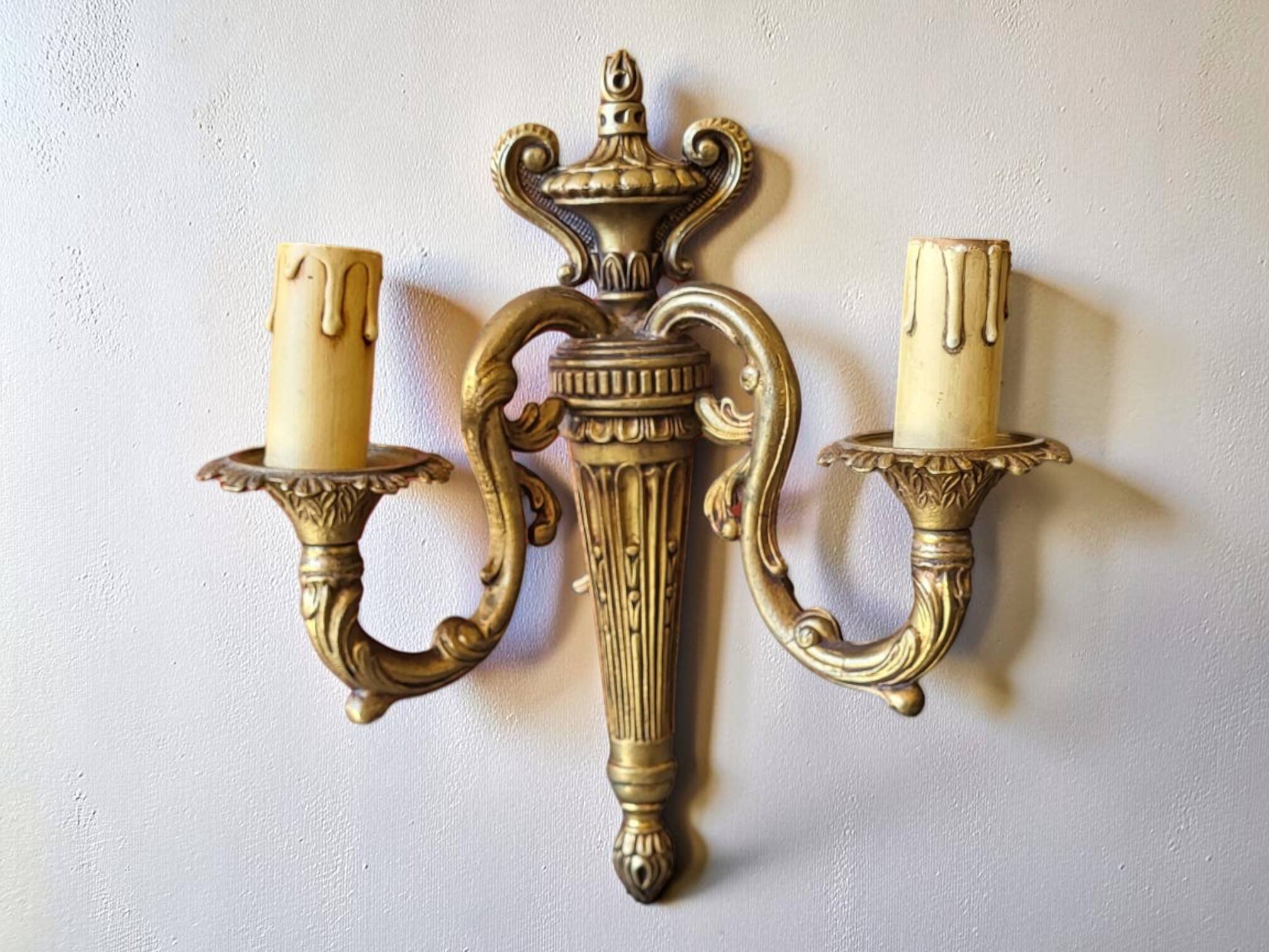 Paire d'appliques en bronze Louis XVI