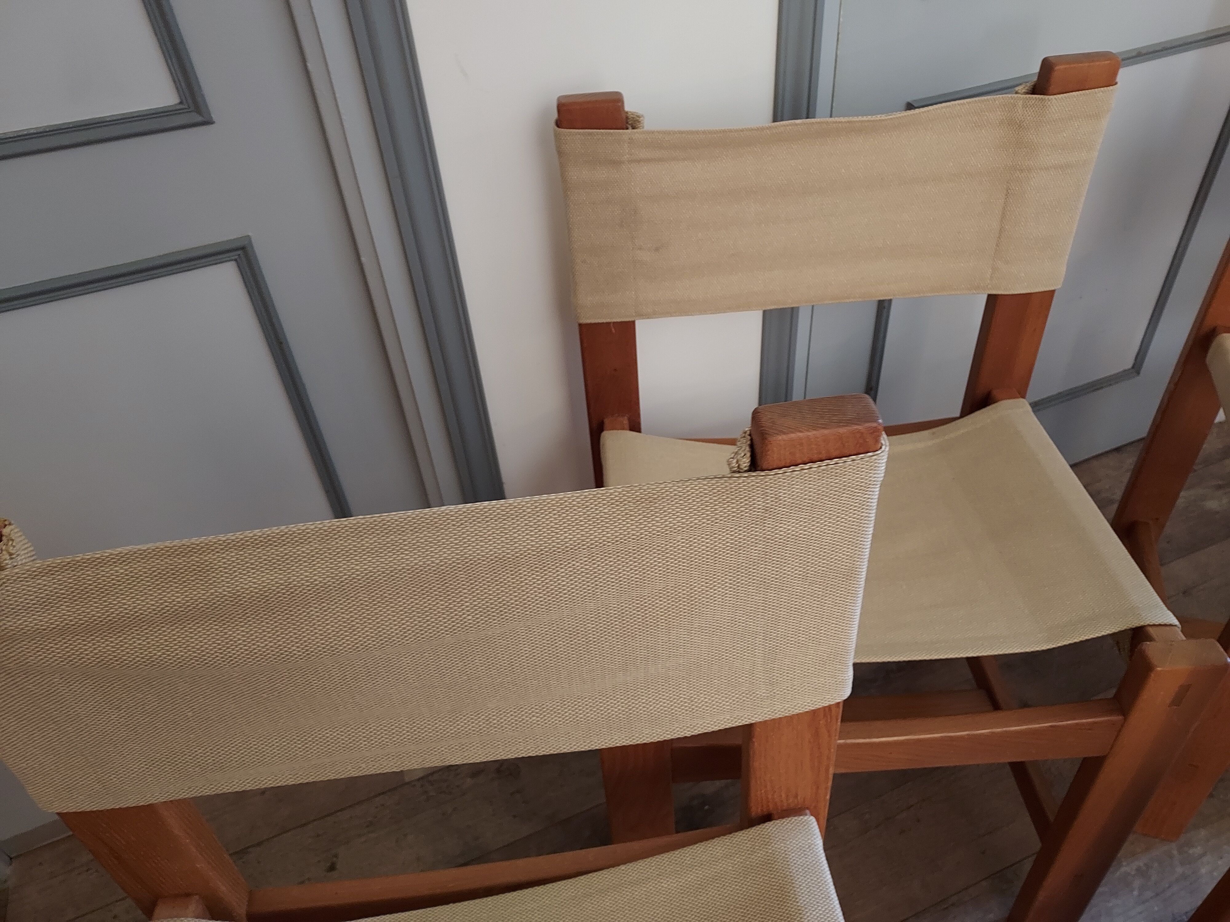 Lot 4 minimalist chairs