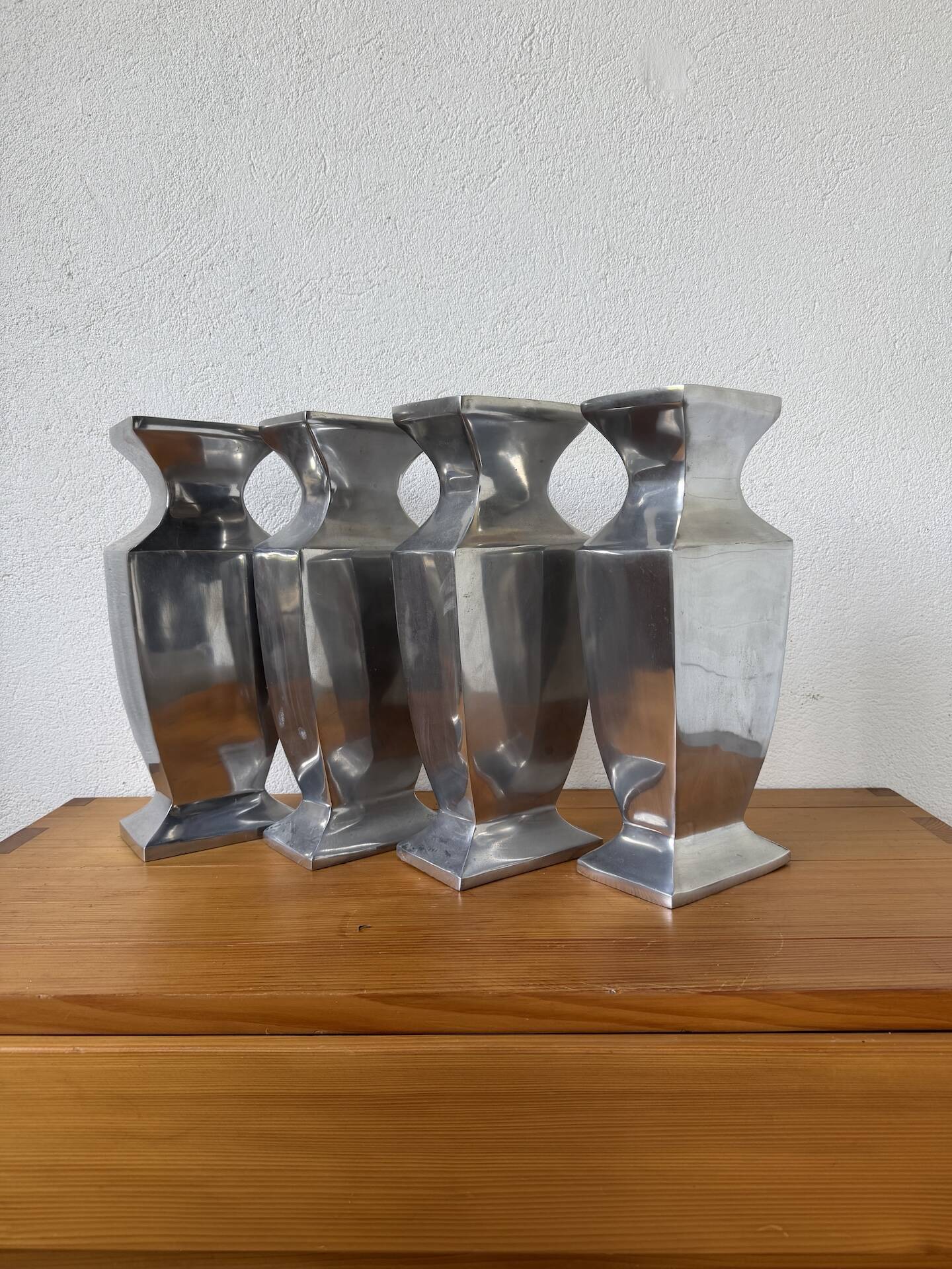 Set 4 vases en fonte d’aluminium