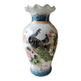 Base Chinois en porcelaine polychromes. Motifs paons/oiseaux du paradis. Col forme corolle avec ruban. 30 x 15 cm