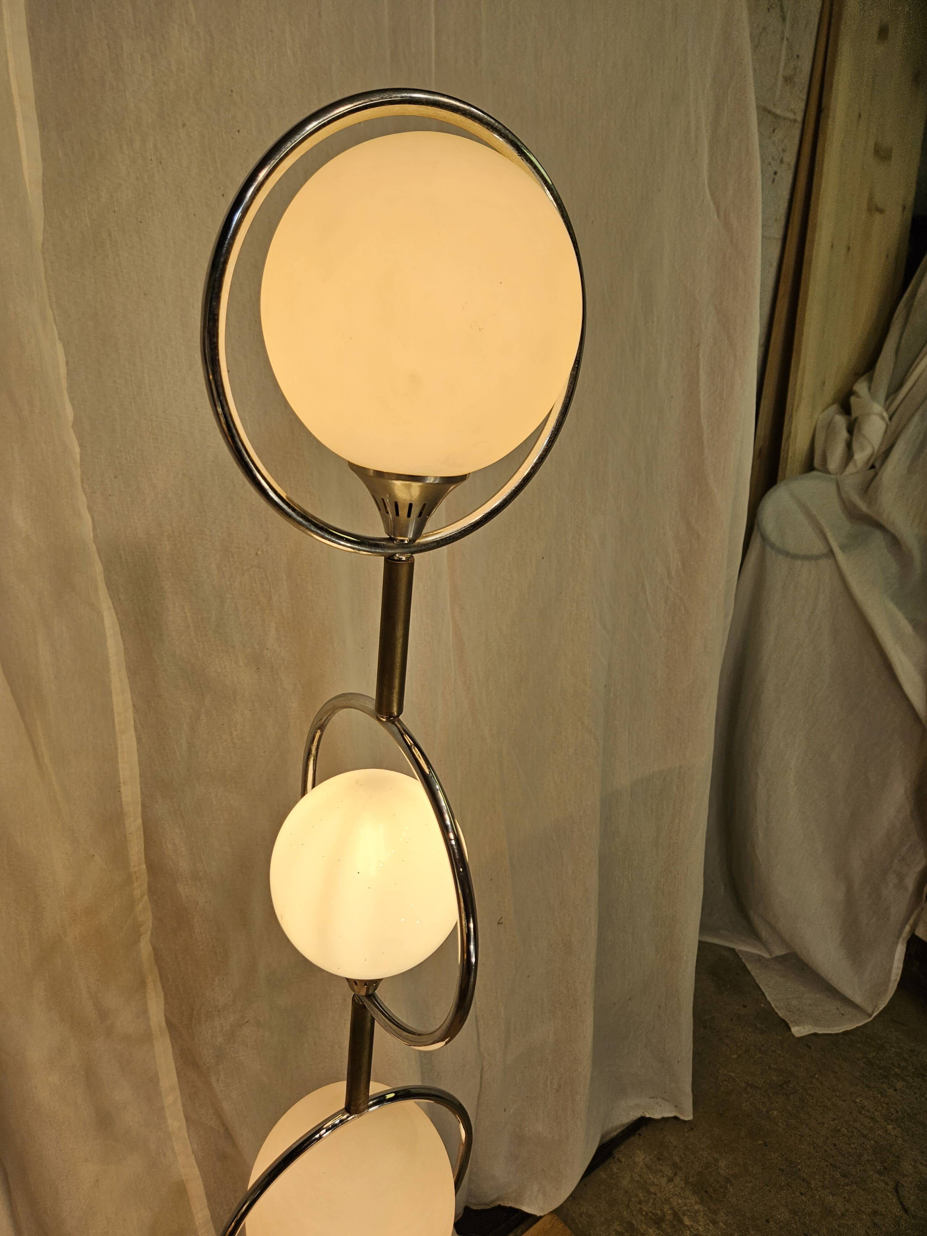 Italian design globe floor lamp 1970