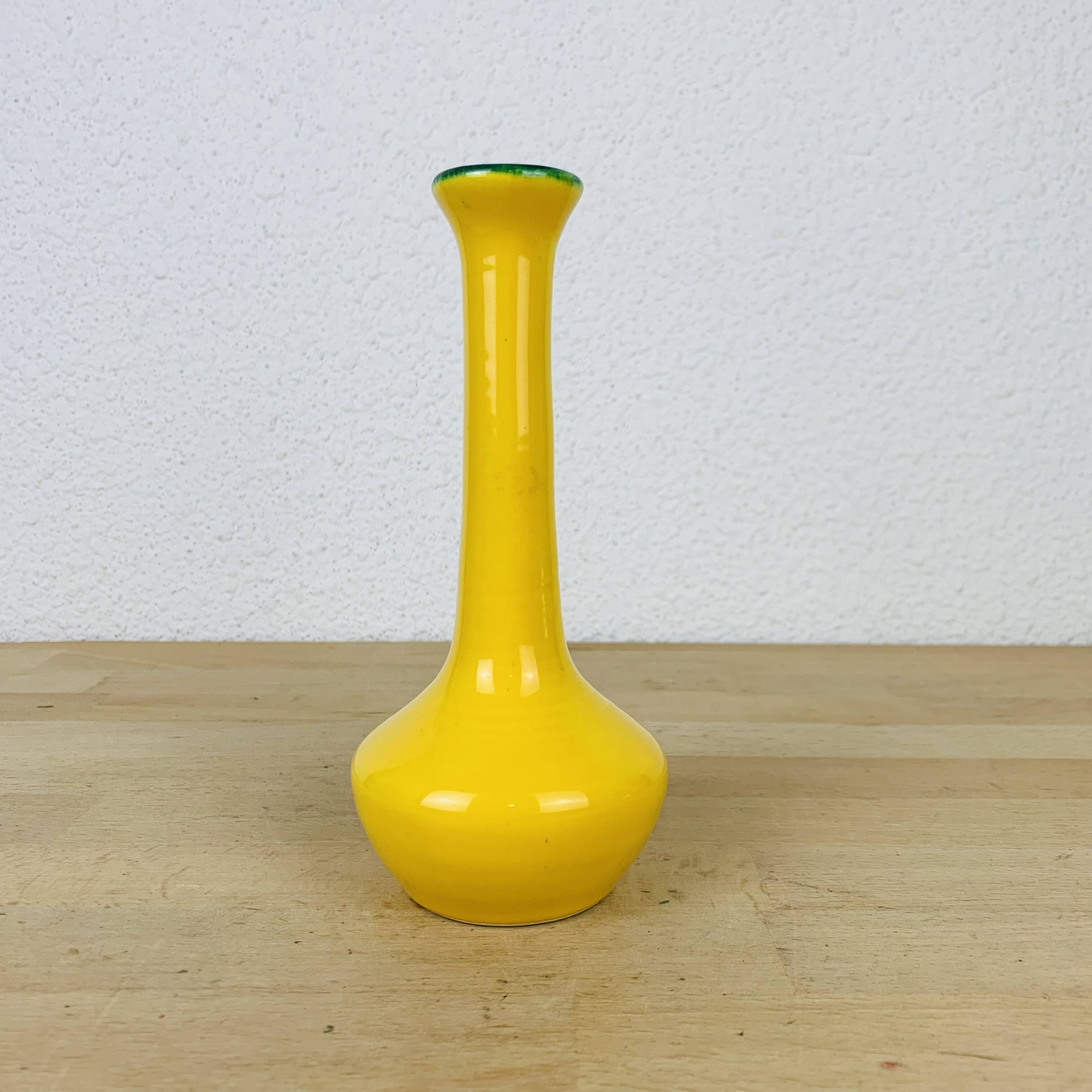 Single flower vase Les Grottes Dieulefit yellow ceramic