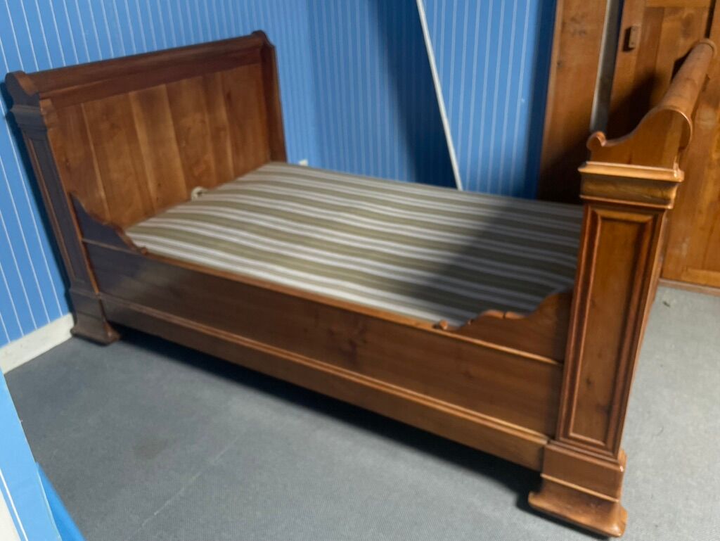 Boat bed