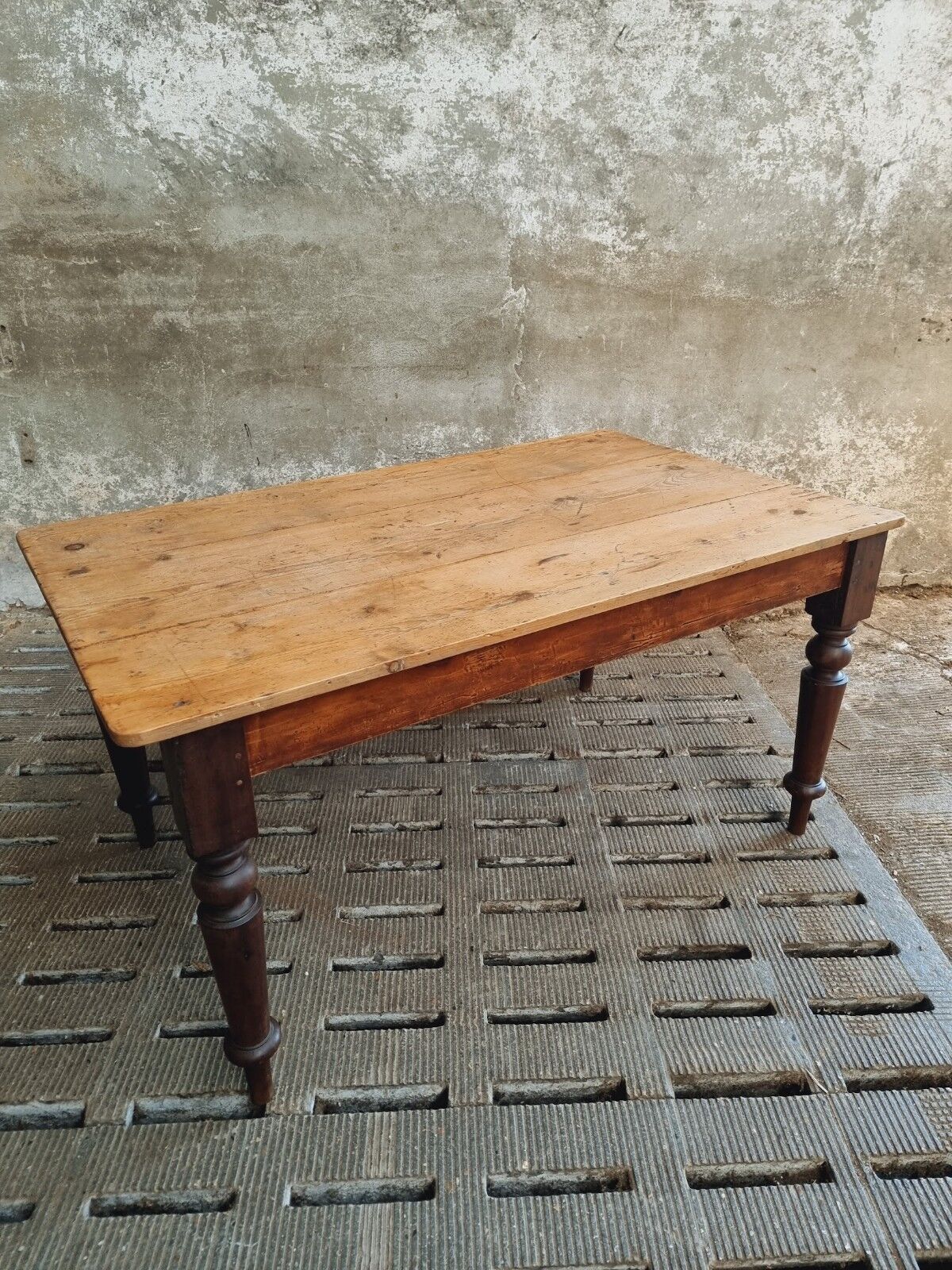 Antique dining table 92 x 154 cm